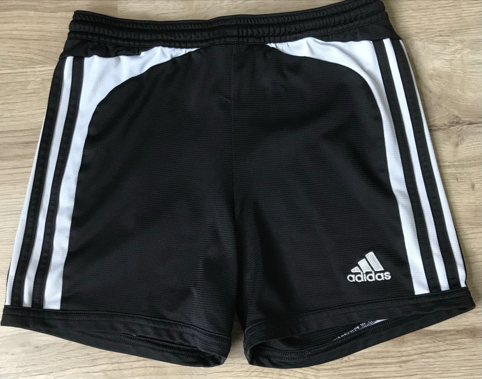 Adidas sportbroekje maat S (140) zwart met witte strepen, Zwart, Ophalen of Verzenden, Zo goed als nieuw, Algemeen