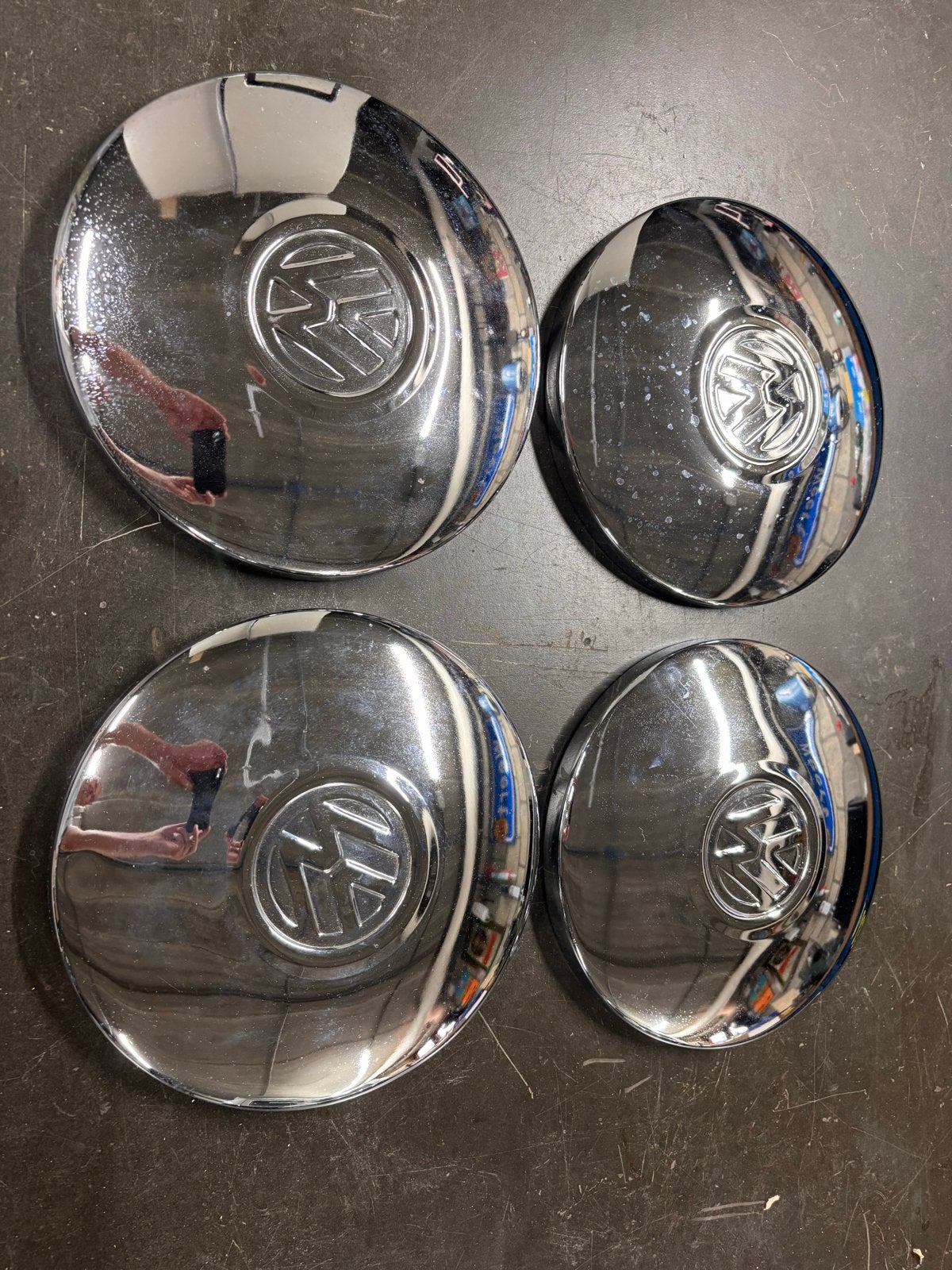 Set van 4 Volkswagen wieldoppen, Auto diversen, Wieldoppen, Gebruikt, Ophalen