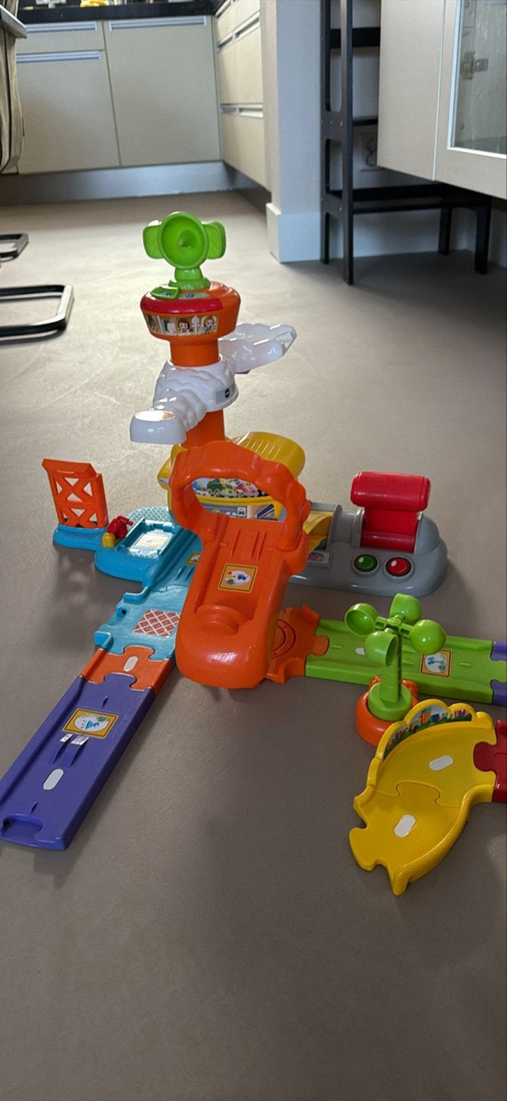 VTech Toet Toet vliegveld met vliegtuig, Ophalen, Zo goed als nieuw, 6 maanden tot 2 jaar