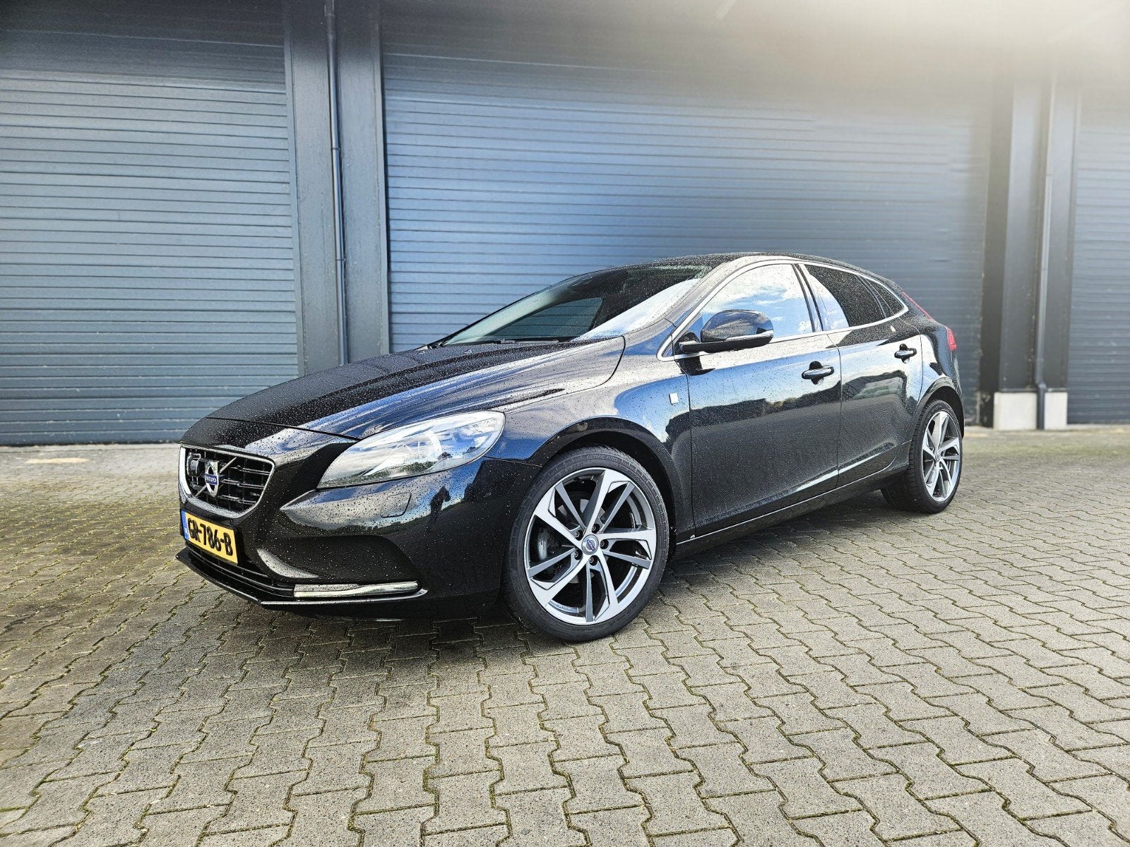 Volvo V40 2.0 D2 120PK 2015 Zwart, Voorwielaandrijving, Zwart, 4 cilinders, 1969 cc