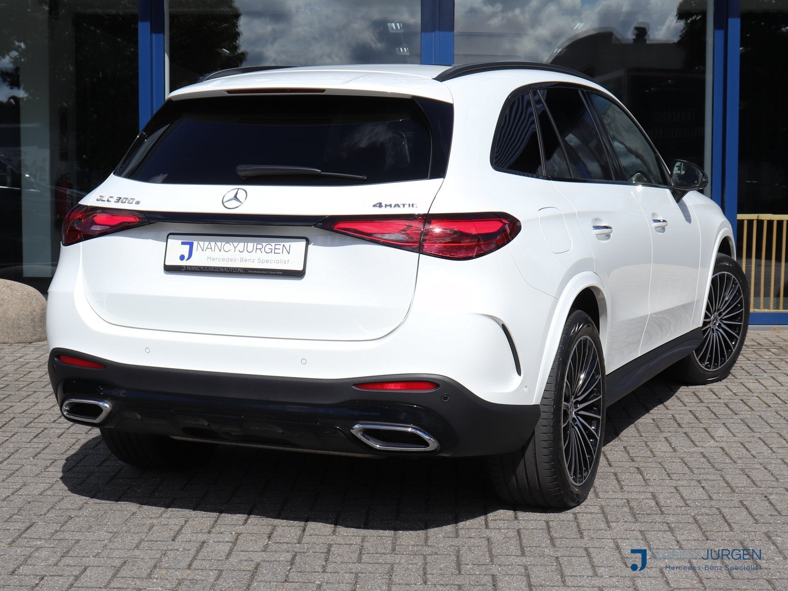 Mercedes-Benz GLC 300e 4M | AMG | Premium Plus | Night Pakke, Auto's, 12 maanden, Gebruikt, Wit, Plug-in hybride