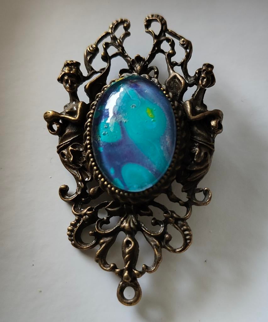 Vintage Victoriaanse brons broche hanger.
Lengte 7 cm - bree, Ophalen of Verzenden, Overige materialen