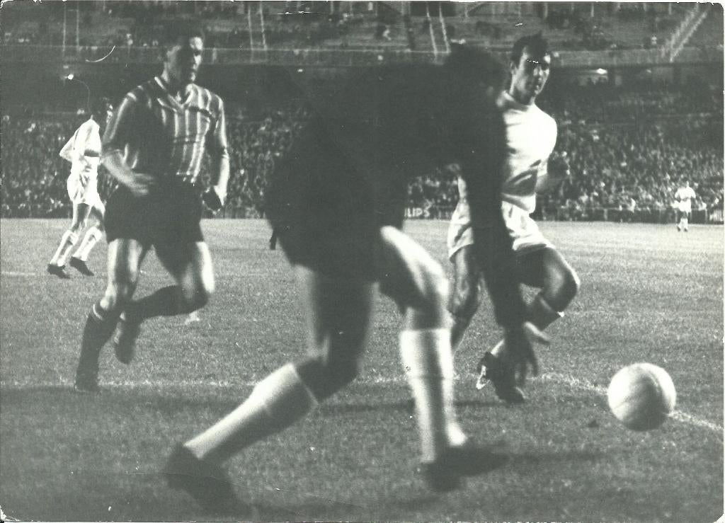 1965-1966 persfoto Feyenoord - Real Madrid, Verzamelen, Sportartikelen en Voetbal, Verzenden, Gebruikt, Feyenoord, Poster, Plaatje of Sticker