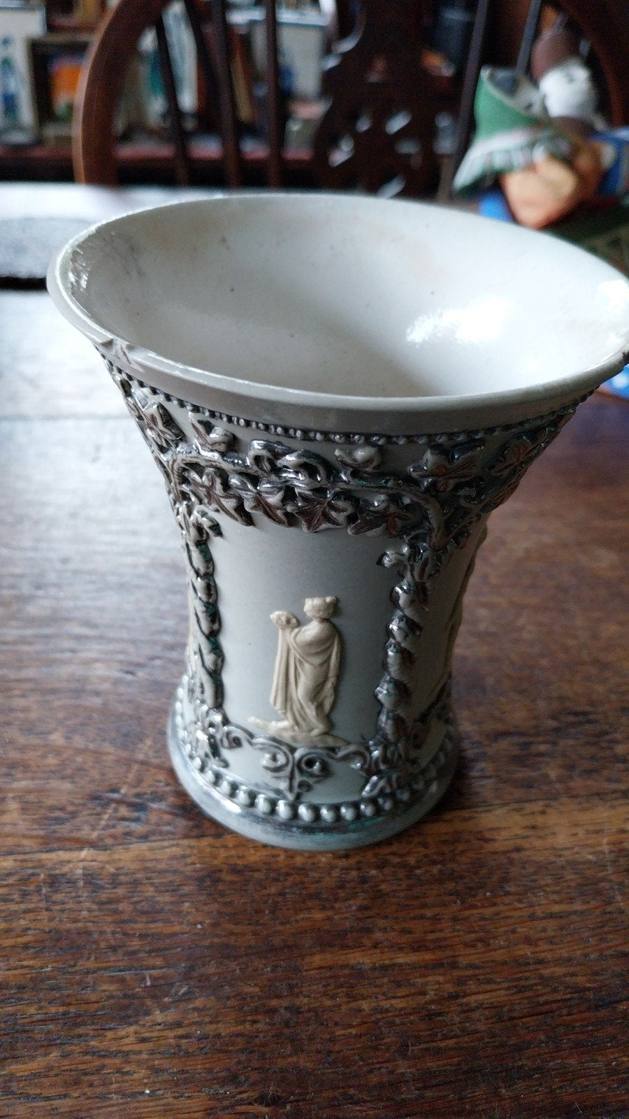 Antieke vaas met reliëfdecoratie en figuren, Antiek en Kunst, Ophalen of Verzenden