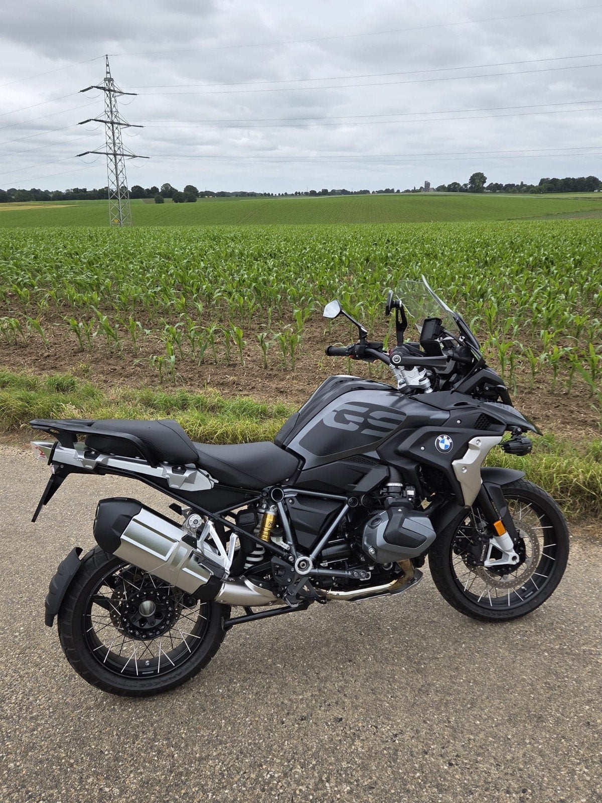 BMW R1250GS Triple Black FULL OPTION | 9.835 km | Dealer ond, 2 cilinders, Motorrijbewijs A, Gebruikt, Particulier
