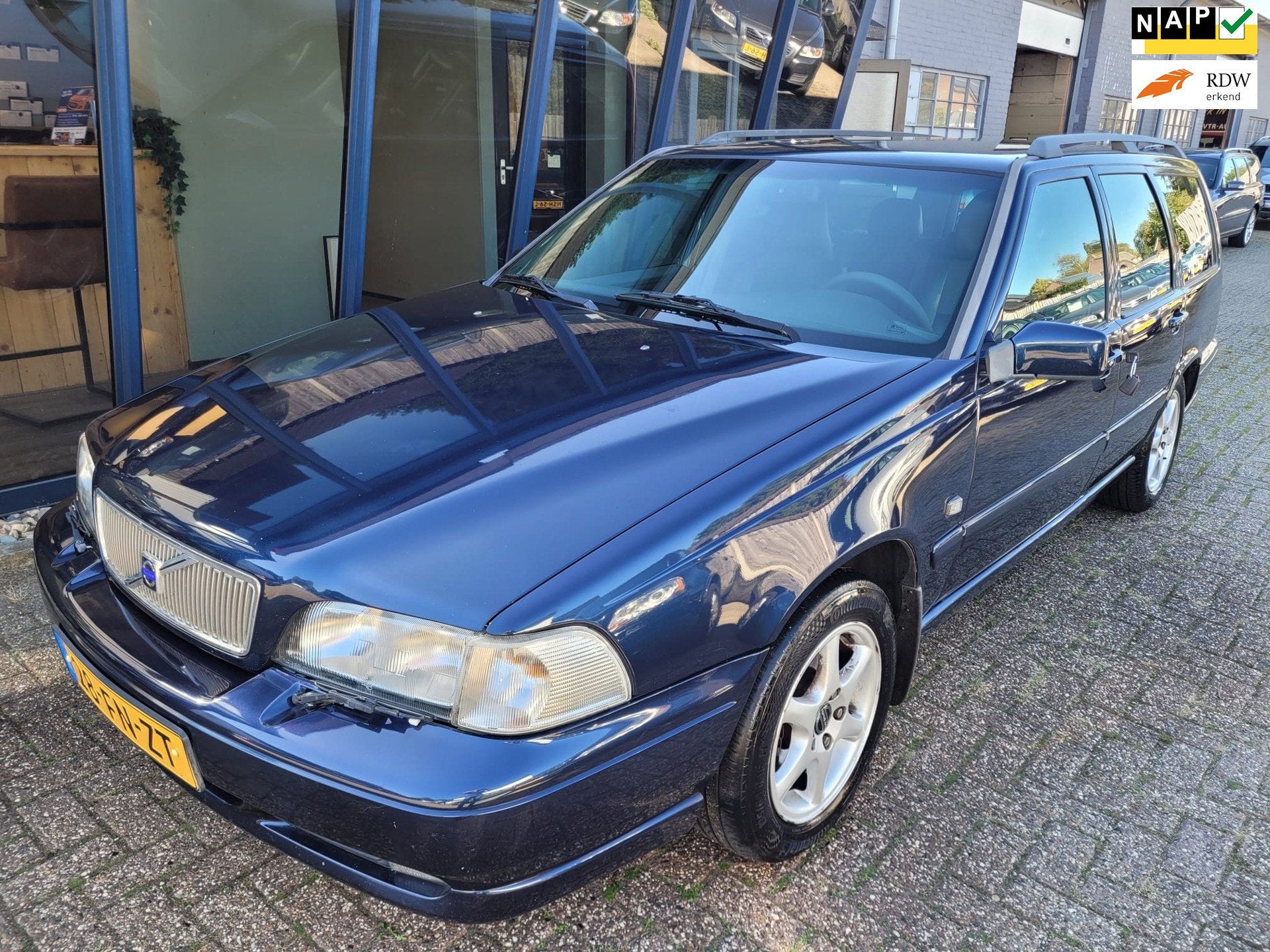 Volvo V70 2.4 Polar Goed onderhouden APK 07-2027, Auto's, Voorwielaandrijving, Gebruikt, Zwart, 1436 kg