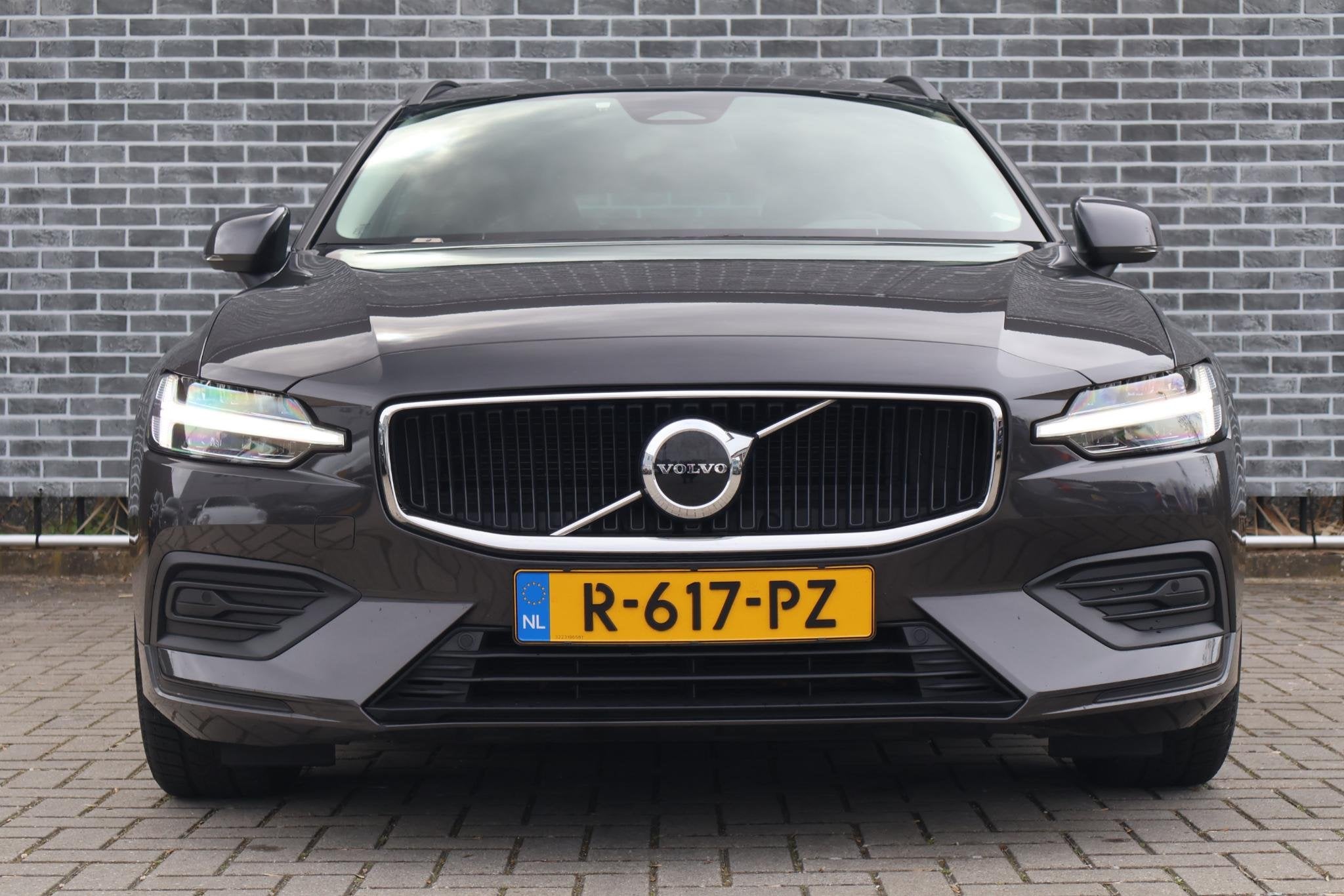 Volvo V60 2.0 B3 Essential | Trekhaak | Navigatie | Apple Ca, Auto's, Stof, Euro 6, 1634 kg, 163 pk