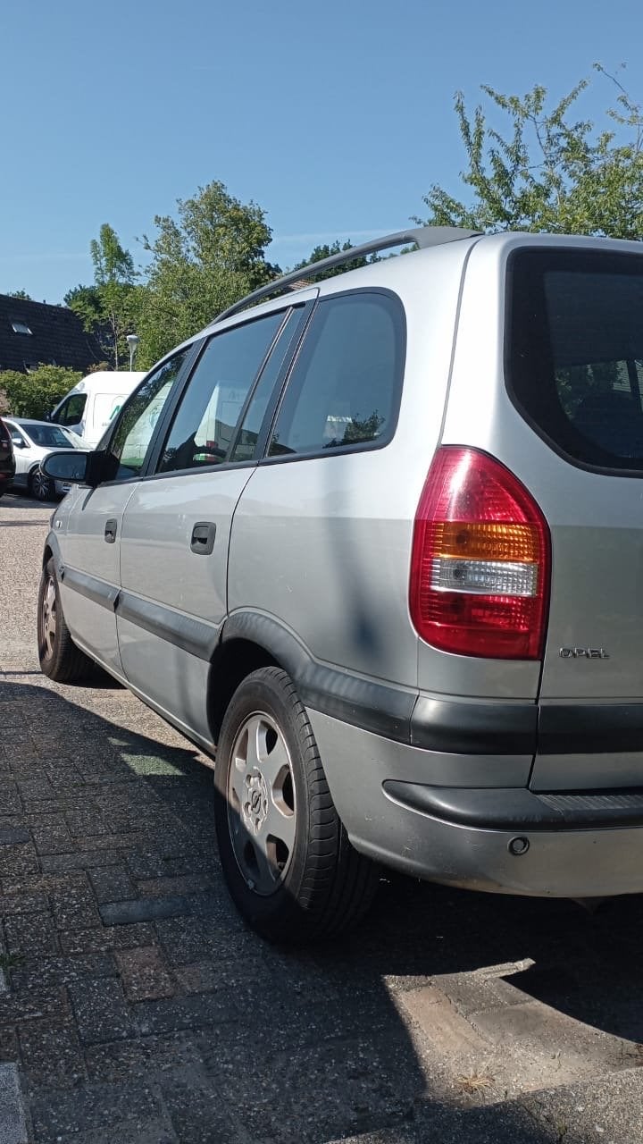 Opel Zafira 1.8 16V AUT 2002 Grijs, Auto's, Opel, Particulier, Zafira, Benzine, E, MPV, Automaat, Origineel Nederlands, Zilver of Grijs