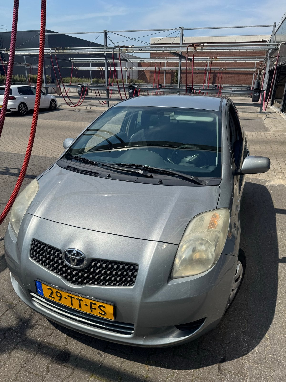 Toyota Yaris 1.3 16V Vvt-i 3DR 2007 Grijs, Auto's, Toyota, Voorwielaandrijving, 40 €/maand, 4 cilinders, 995 kg