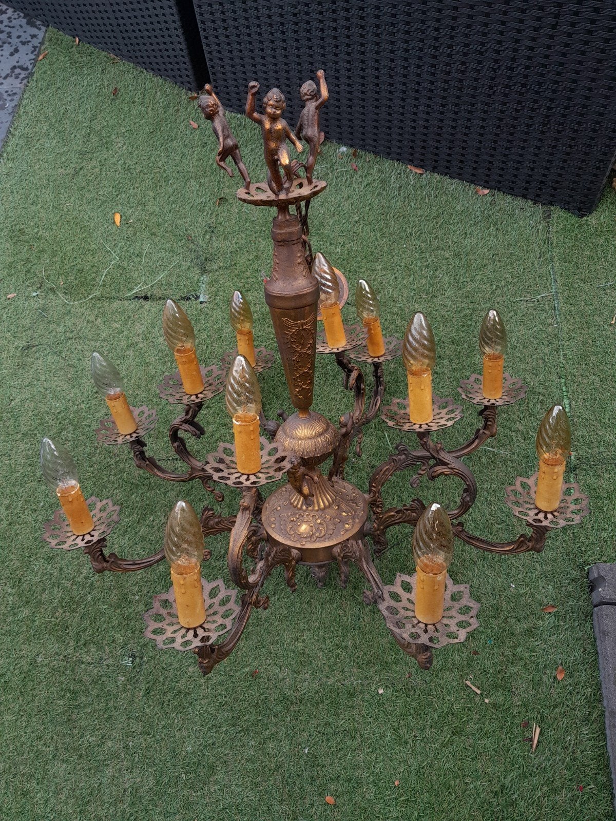 Bronzen 12-armige hanglamp, Ophalen