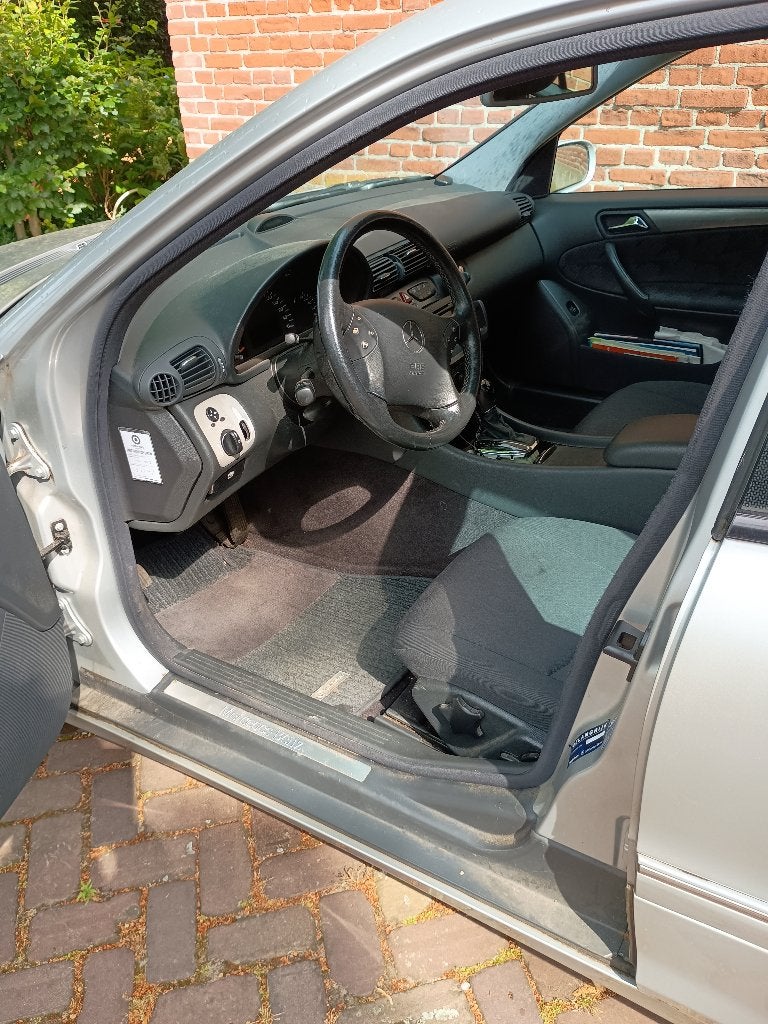 Mercedes-Benz C-Klasse 2.2 CDI C220 Sedan AUT 2002 Grijs, Auto's, Automaat, Zwart, 1445 kg, Origineel Nederlands