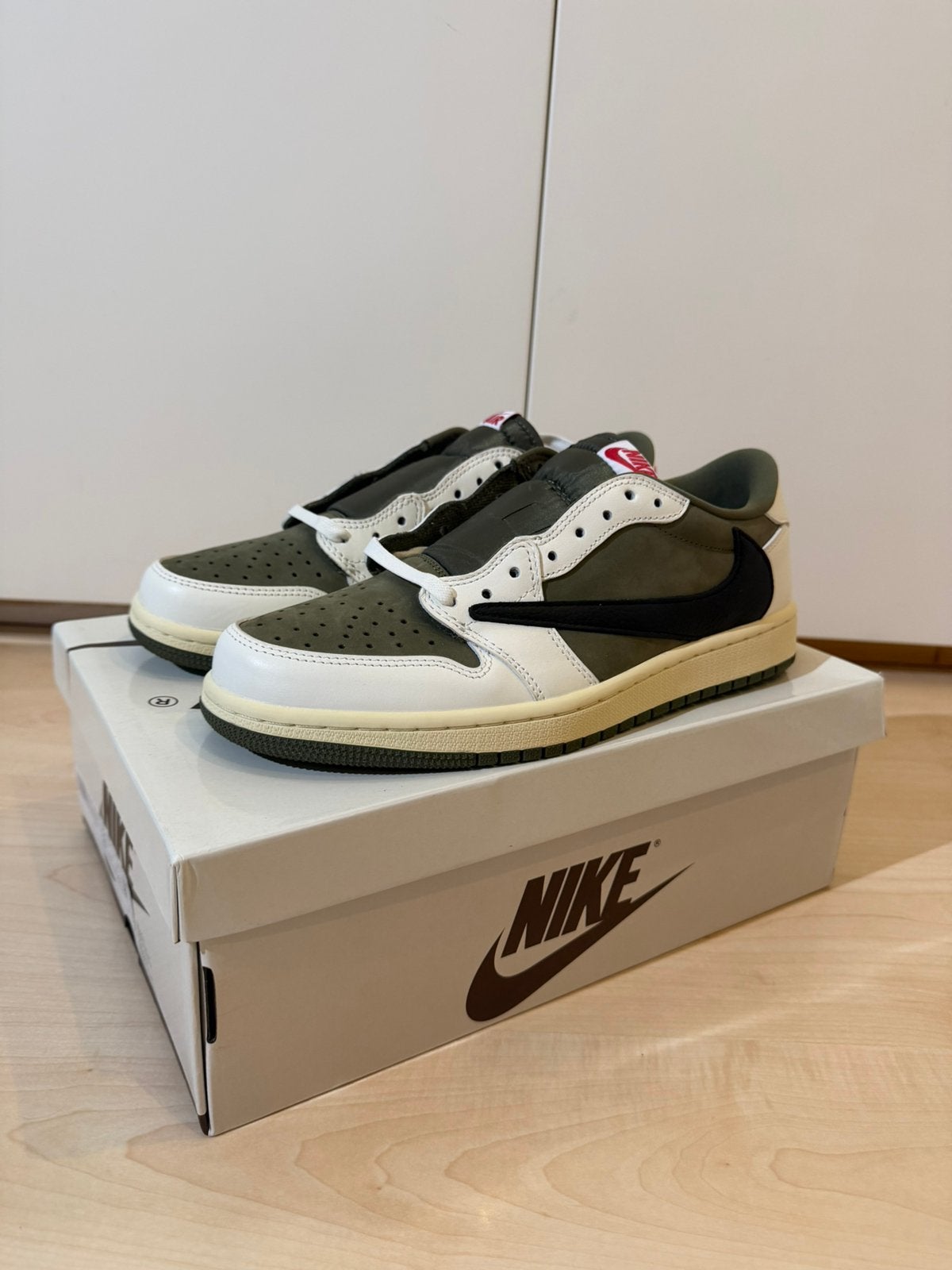 Nike Air Jordan 1 Low Travis Scott Medium Olive, Overige kleuren, Nieuw, Ophalen of Verzenden, Sneakers of Gympen
