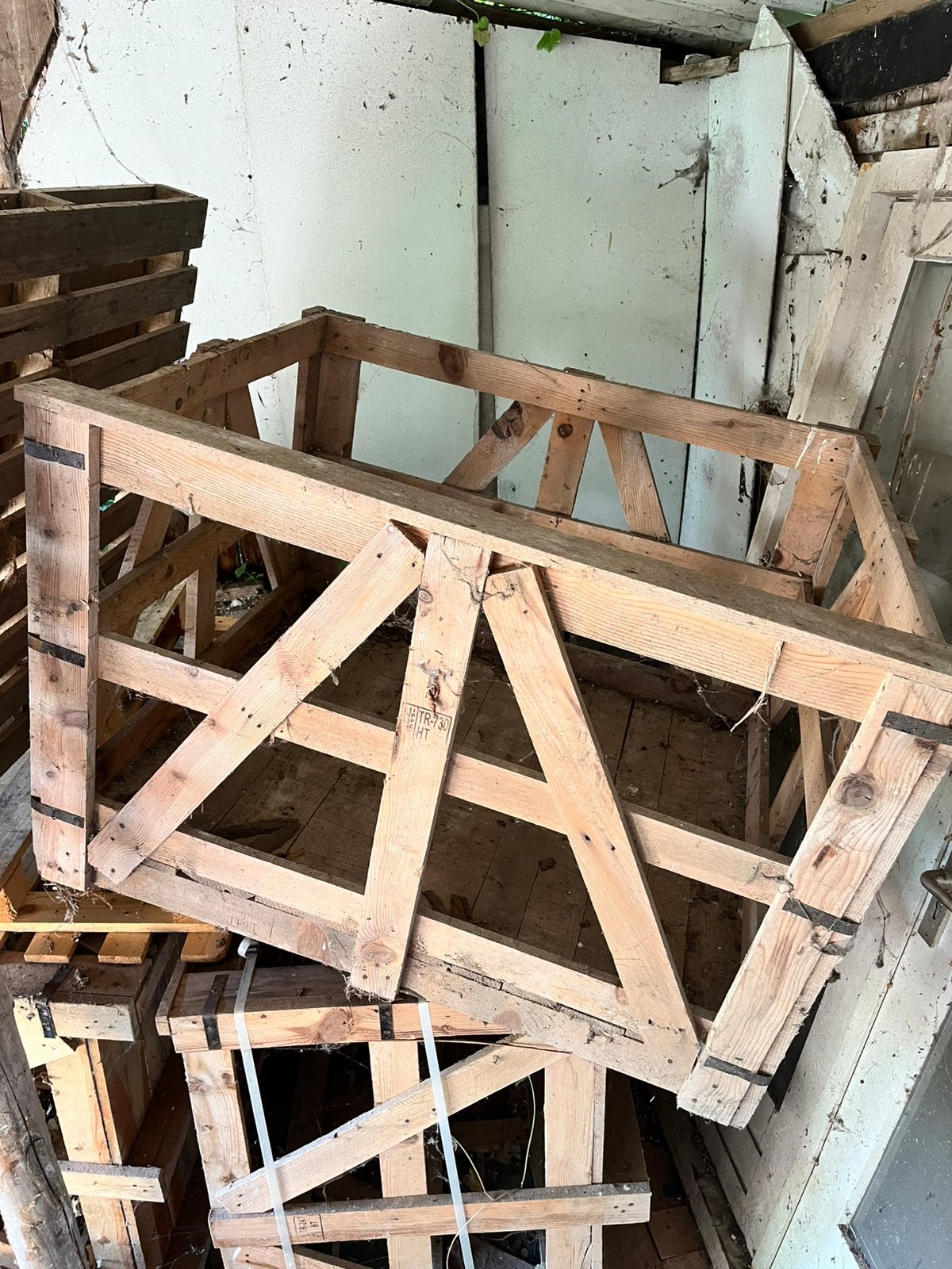 Palletkisten (7) en pallets (3), Minder dan 3 m³, Ophalen