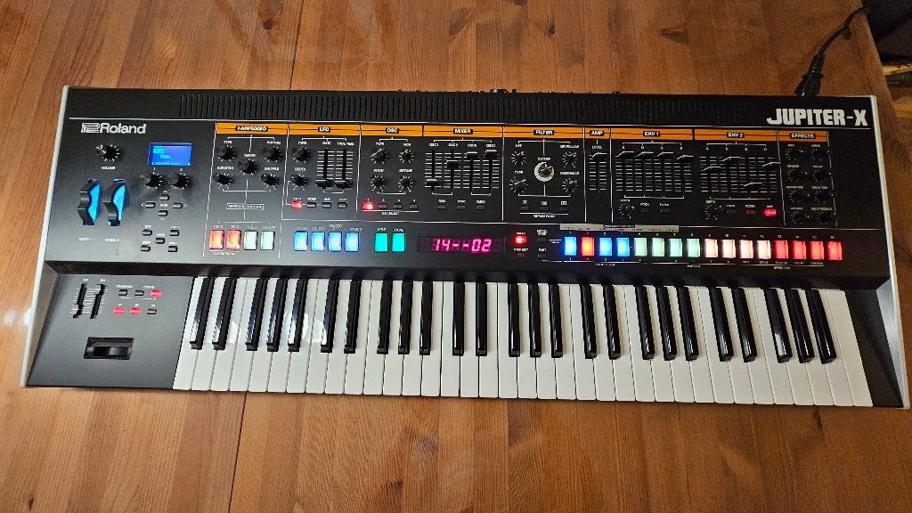 Roland Jupiter X - met garantie, Ophalen, Roland, Met midi-aansluiting, 61 toetsen