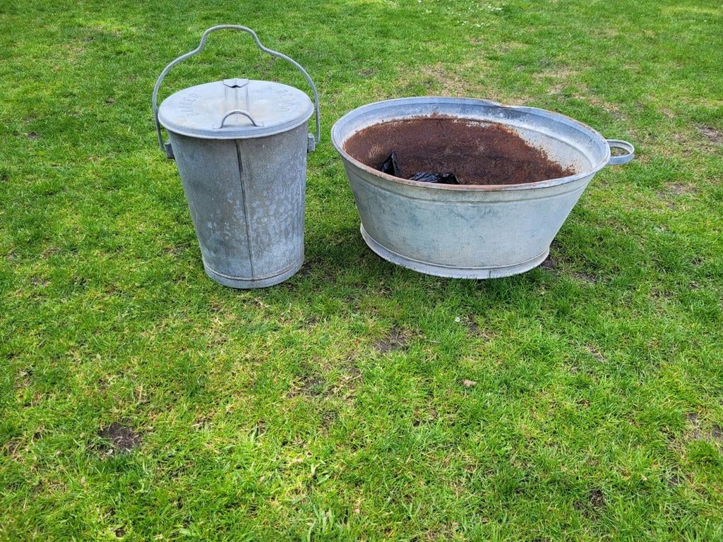 2 vintage bloembakken, Tuin en Terras, Bloembakken en Plantenbakken, Ophalen, Gebruikt, Balkon, Metaal
