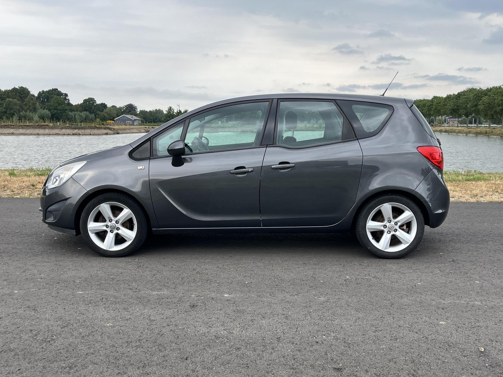 Opel Meriva 1.4 Edition Airco, cruise, pdc, Voorwielaandrijving, Euro 5, Gebruikt, 4 cilinders