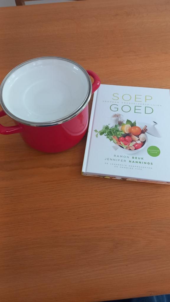 Soeppan met boek, Huis en Inrichting, Keuken | Tupperware, Ophalen, Overige typen