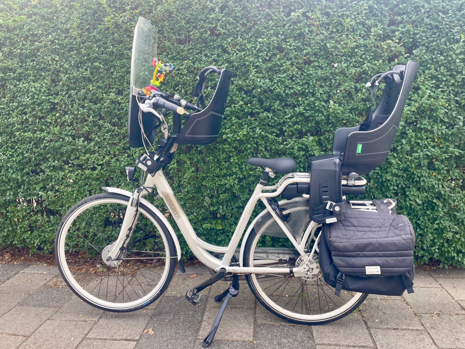 Sparta amazone 4life e-bike met bobike stoeltjes en fietstas