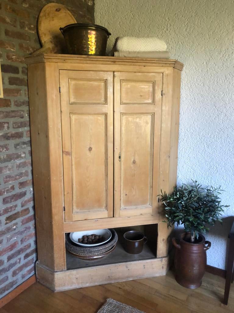 Oude brocante grenen hoekkast, Ophalen