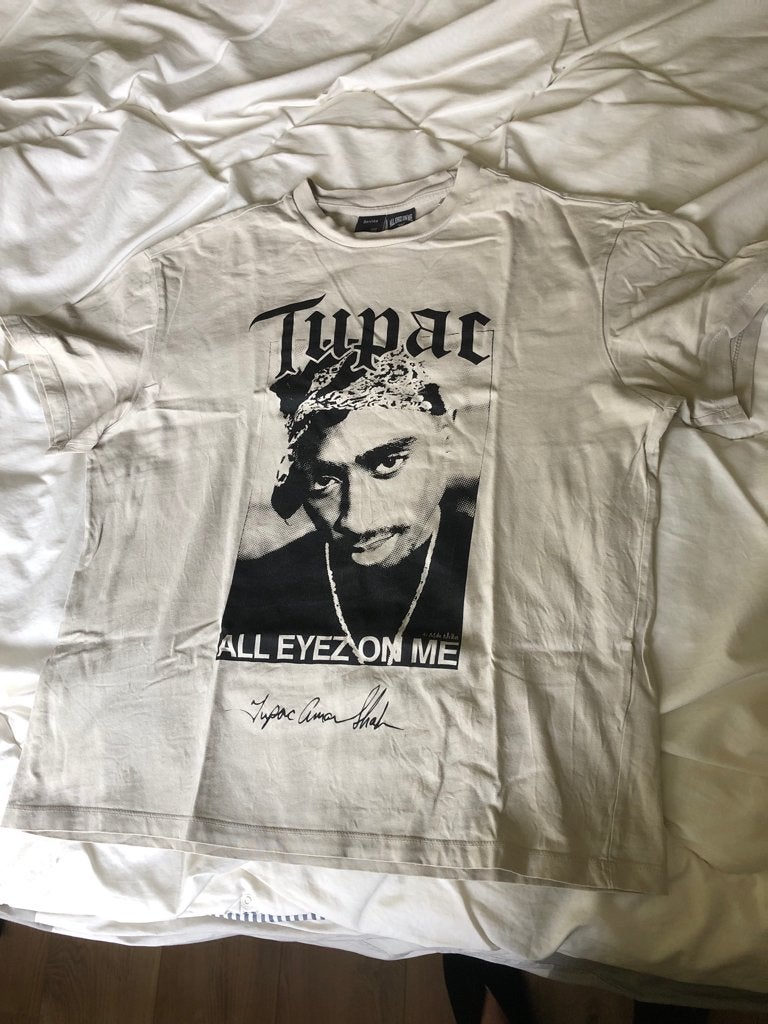 T-shirt Tupac Bershka xs beige All eyez on me, Beige, Ophalen of Verzenden, Zo goed als nieuw, Bershka