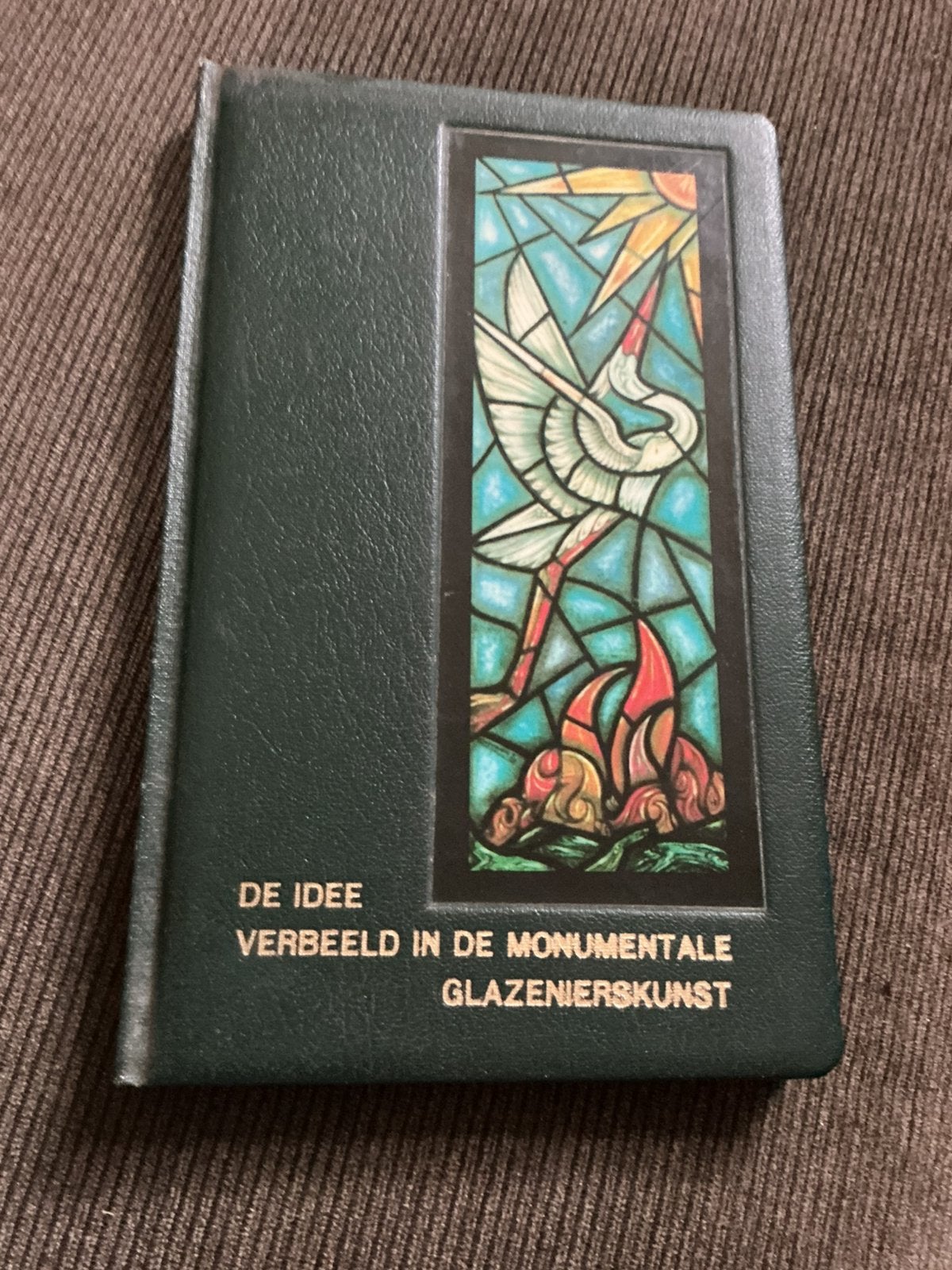De idee verbeeld in de monumentale glazenierskunst, Ophalen of Verzenden, Zo goed als nieuw