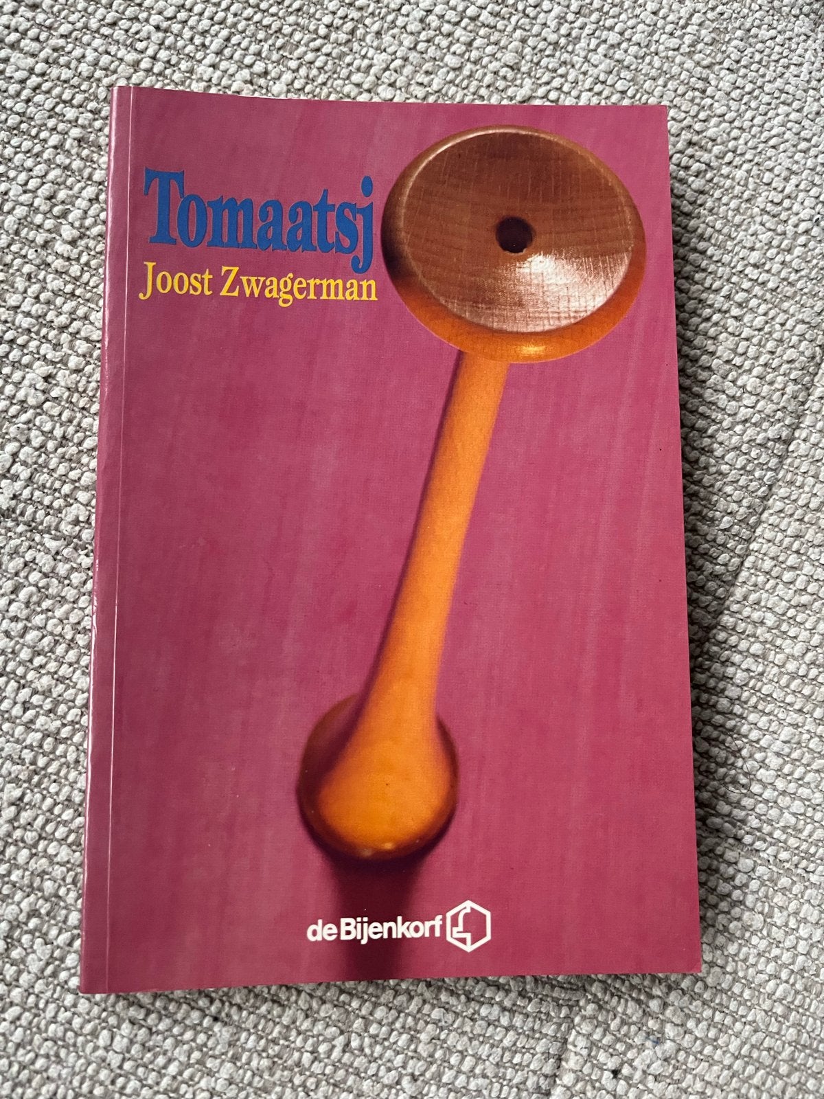 Tomaatsj - Joost Zwagerman (De Bijenkorf editie), Ophalen of Verzenden, Zo goed als nieuw, Nederland