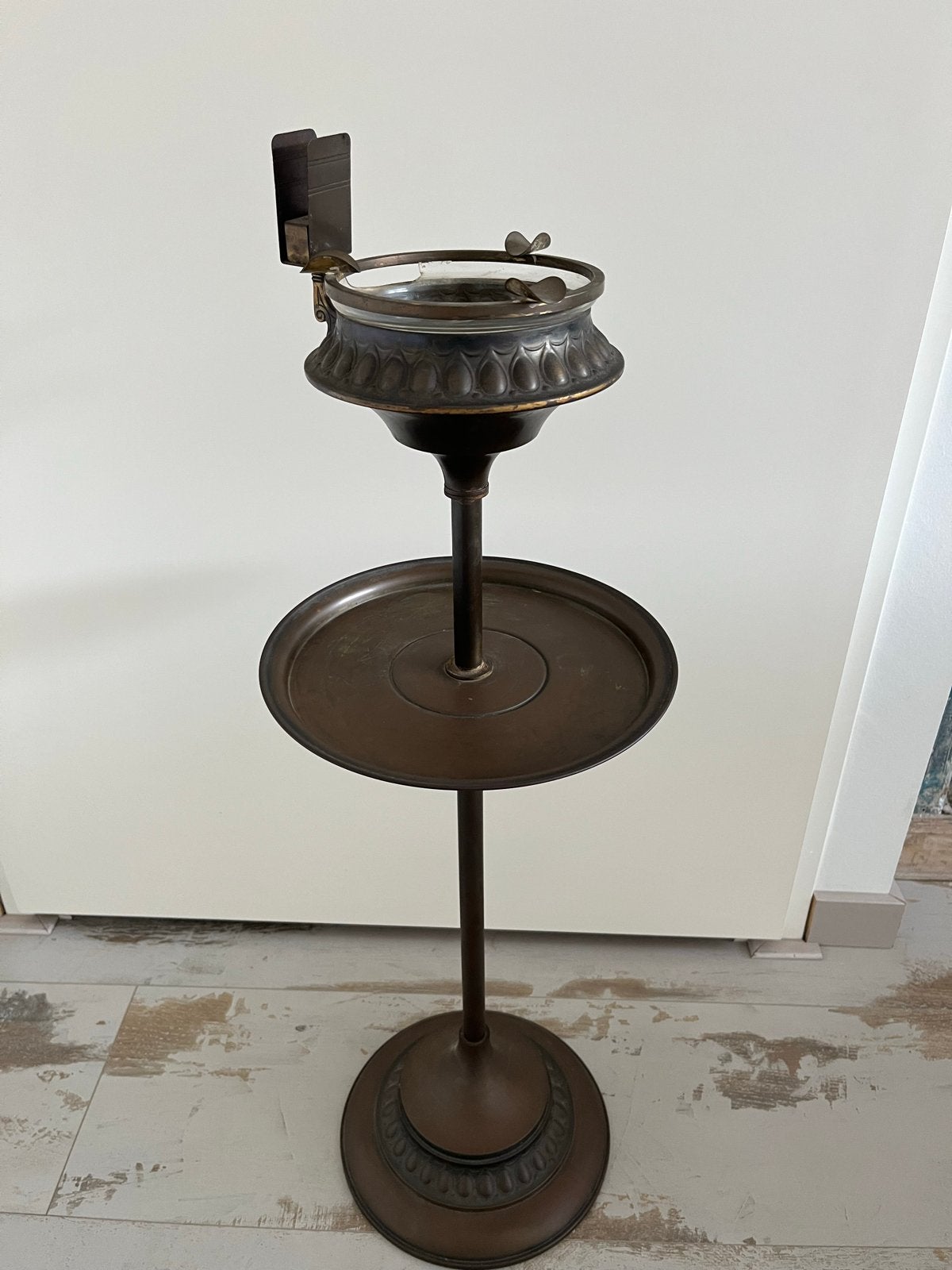 Antieke staande asbak met glas, Ophalen