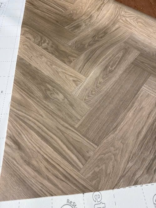 Coupon visgraat vinyl op rol - 6,80x4m - Op=Op actie!, Huis en Inrichting, Ophalen, Bruin, Nieuw, 25 tot 50 m²