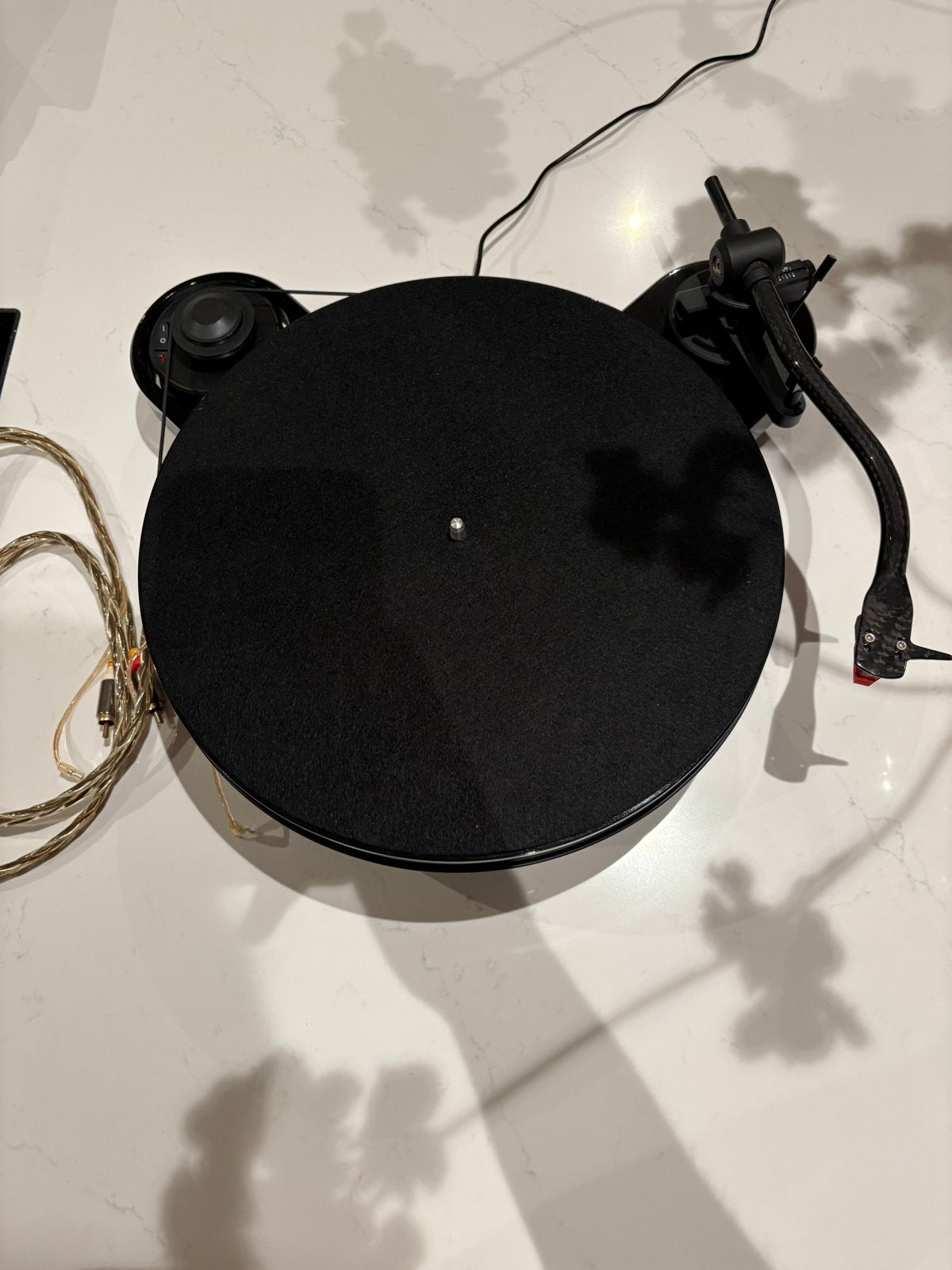Pro-Ject RPM 1 Carbon 2M Red Platenspeler met stofkap, Audio, Tv en Foto, Platenspelers, Ophalen of Verzenden, Zo goed als nieuw