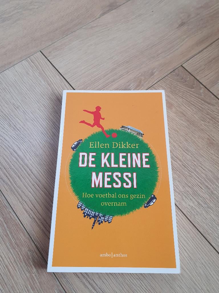 De kleine Messi Ellen Dikker voetbal boek Ajax, Ellen Dikker, Nieuw, Ophalen of Verzenden, Balsport