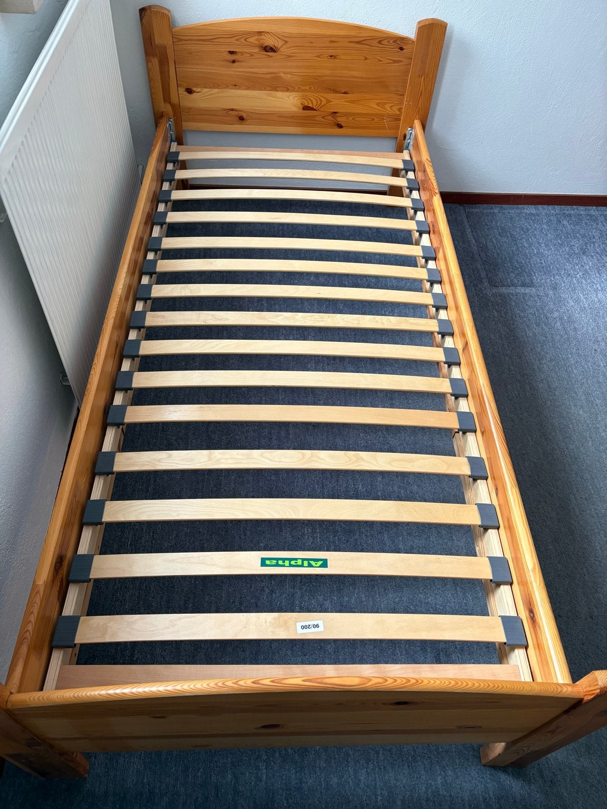Eenpersoonsbed van grenenhout met lattenbodem (90x200), Ophalen, Gebruikt, 90 cm, Eenpersoons