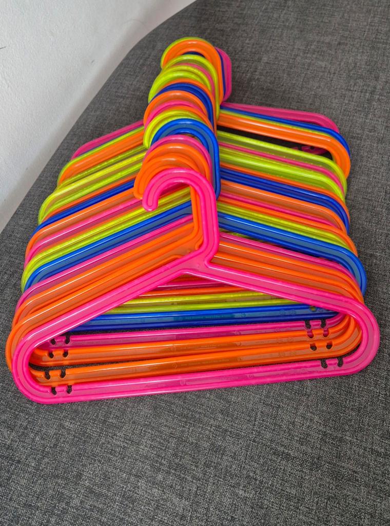 Mooie goede kleerhangers Ikea 23 stuks (baby/kinderen), Ophalen of Verzenden, Zo goed als nieuw, Kunststof, Kinderen