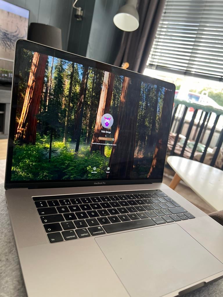 MacBook Pro 2018 15 Inch, Computers en Software, Apple Macbooks, Gebruikt, MacBook Pro, 15 inch, 2 tot 3 Ghz, 512 GB, 16 GB, Ophalen of Verzenden