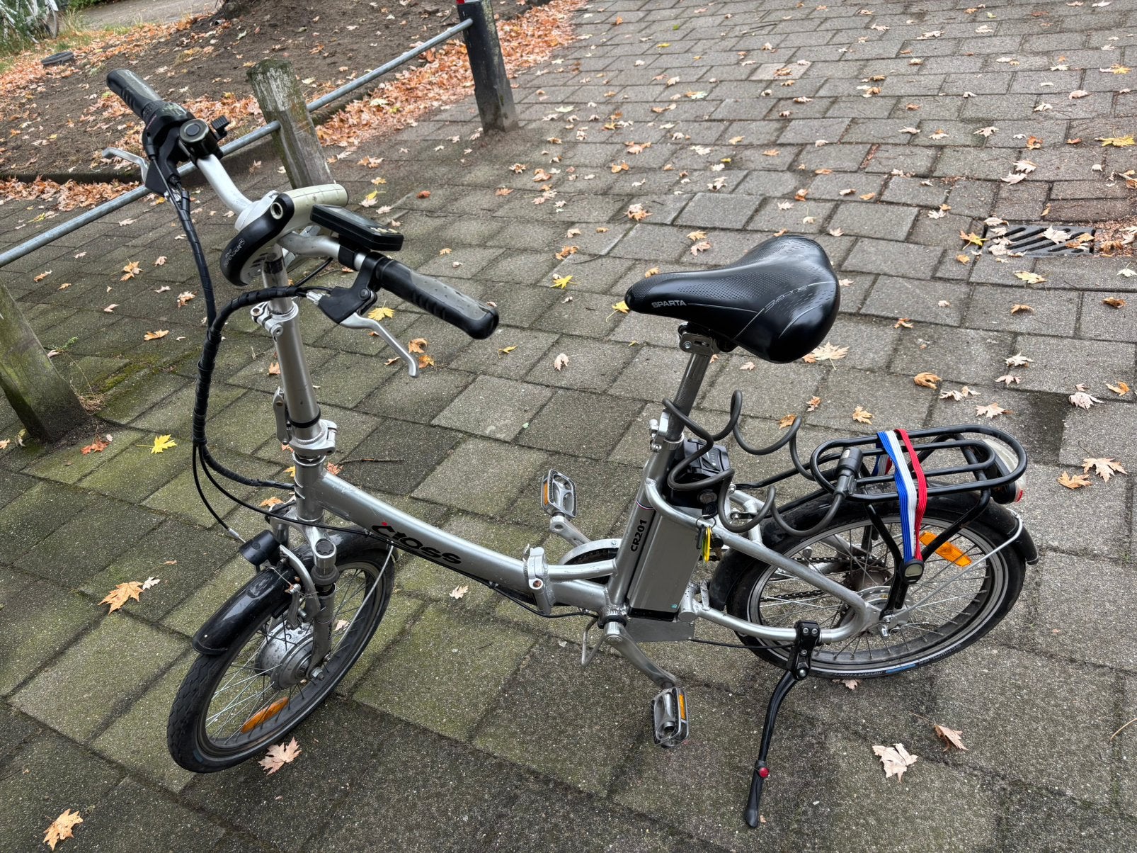 Cross e vouw fiets met oplader, Fietsen en Brommers, Fietsen | Vouwfietsen, Ophalen, Gebruikt