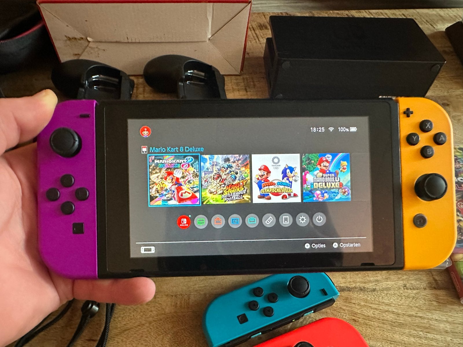 Nintendo Switch console met 4 controllers en games, Switch 2019 Upgrade, Met games, Ophalen of Verzenden, Zo goed als nieuw