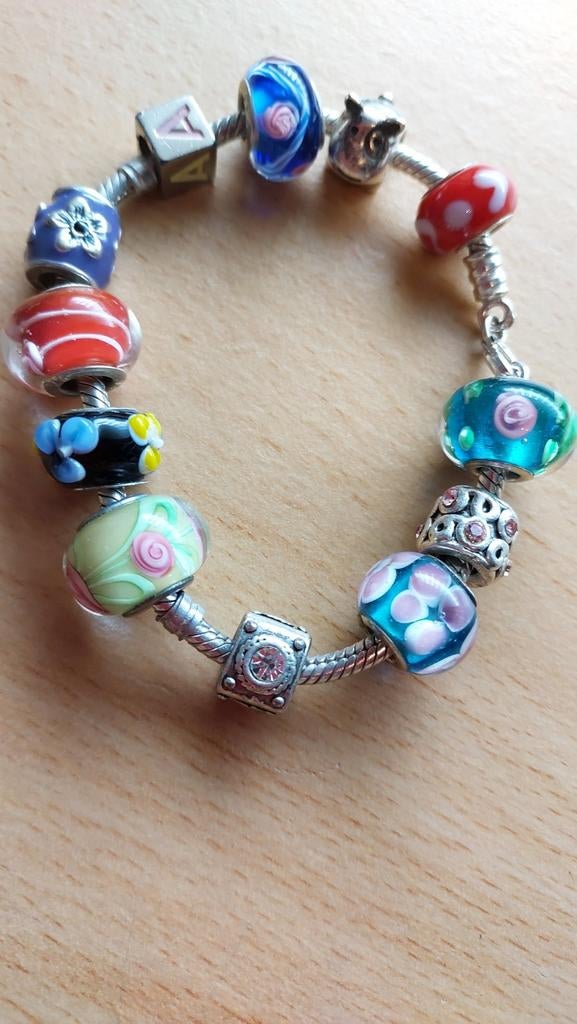 echte PANDORA armband met 12 kleurrijke bedels. Zie foto's., Sieraden, Tassen en Uiterlijk, Kindersieraden, Zo goed als nieuw