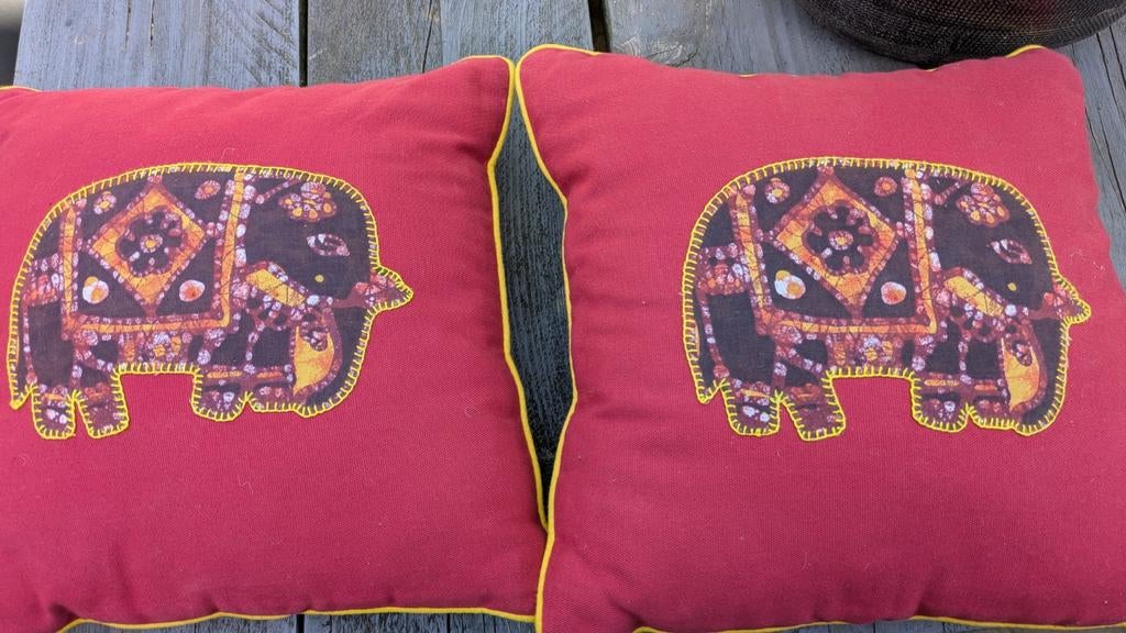 Twee Pakistaanse kussentjes met olifant erop, Huis en Inrichting, Ophalen of Verzenden, Vierkant