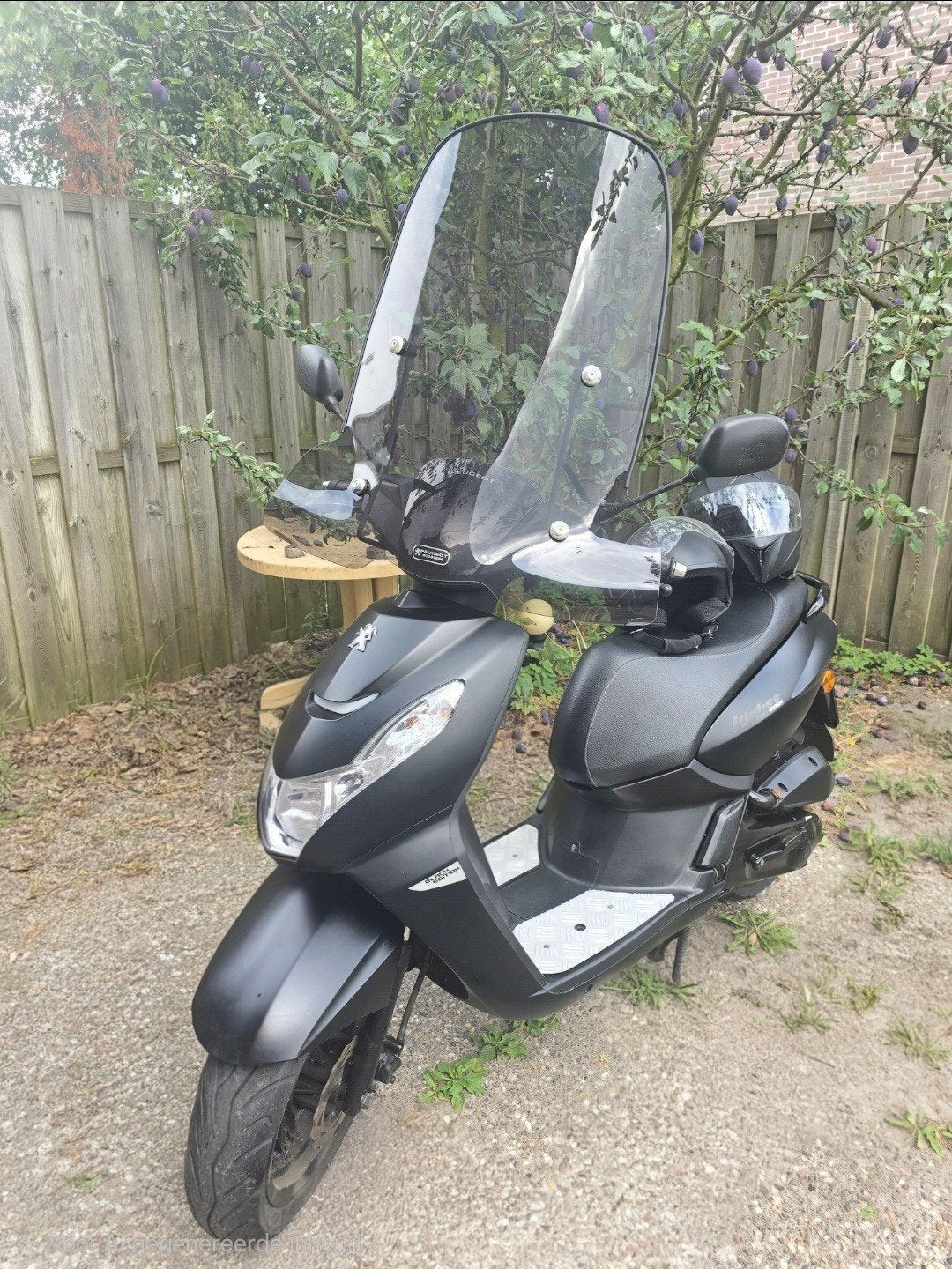 Peugeot Kisbee in zeer goede staat met extra's, Fietsen en Brommers, Scooters | Peugeot, Ophalen, Gebruikt, Overige modellen, Maximaal 45 km/u