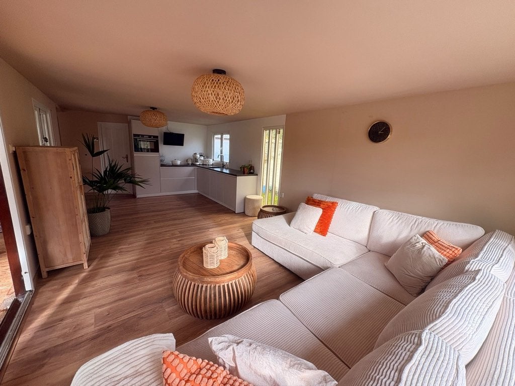 UNIEK! Chalet met woonbestemming op 325 m² EIGEN GROND, 2 slaapkamers, Noord-Holland, Verkoop zonder makelaar, 77 m²