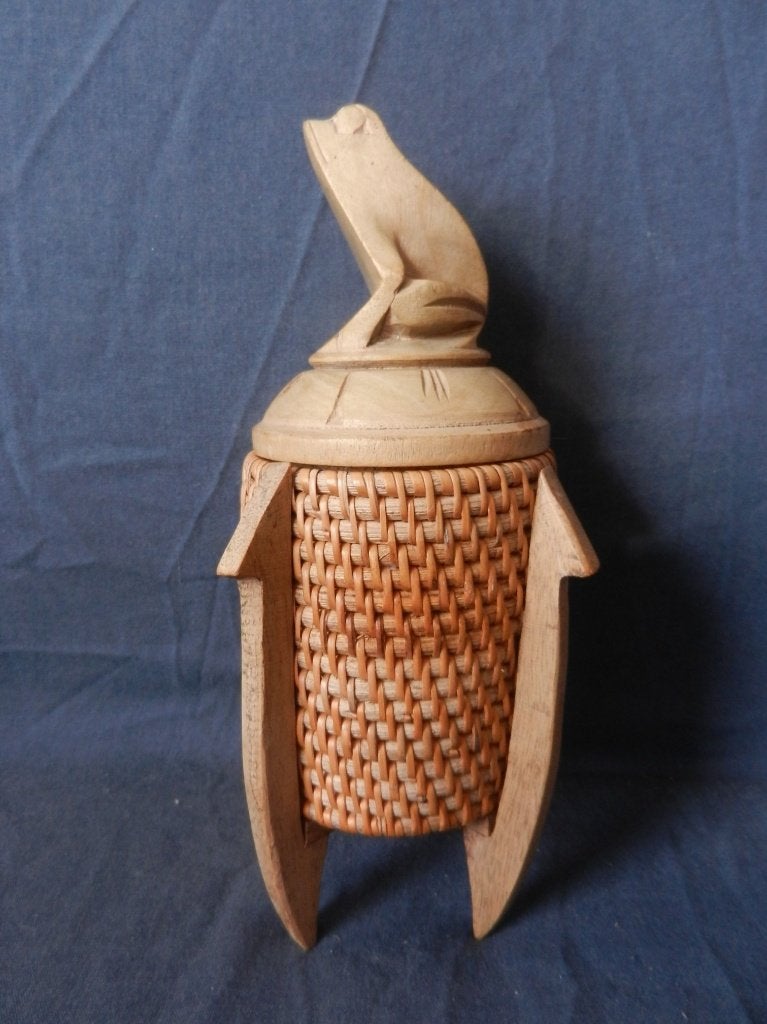 Gevlochten en houten box met kikkerdeksel Indonesië Lombok, Beige, Doos, Ophalen of Verzenden, Indonesië