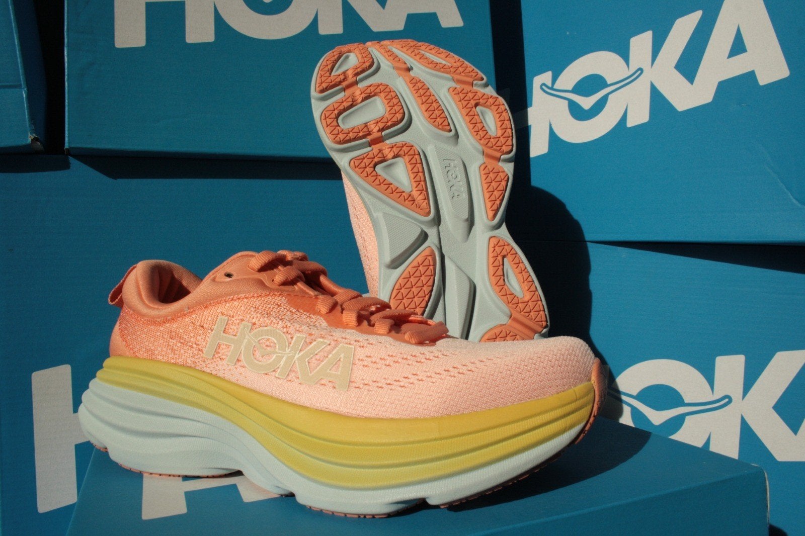 Hoka Bondi 8 shell coral/peach, size 36 2/3 woman, Hardloopschoenen, Nieuw, Hardlopen, Ophalen