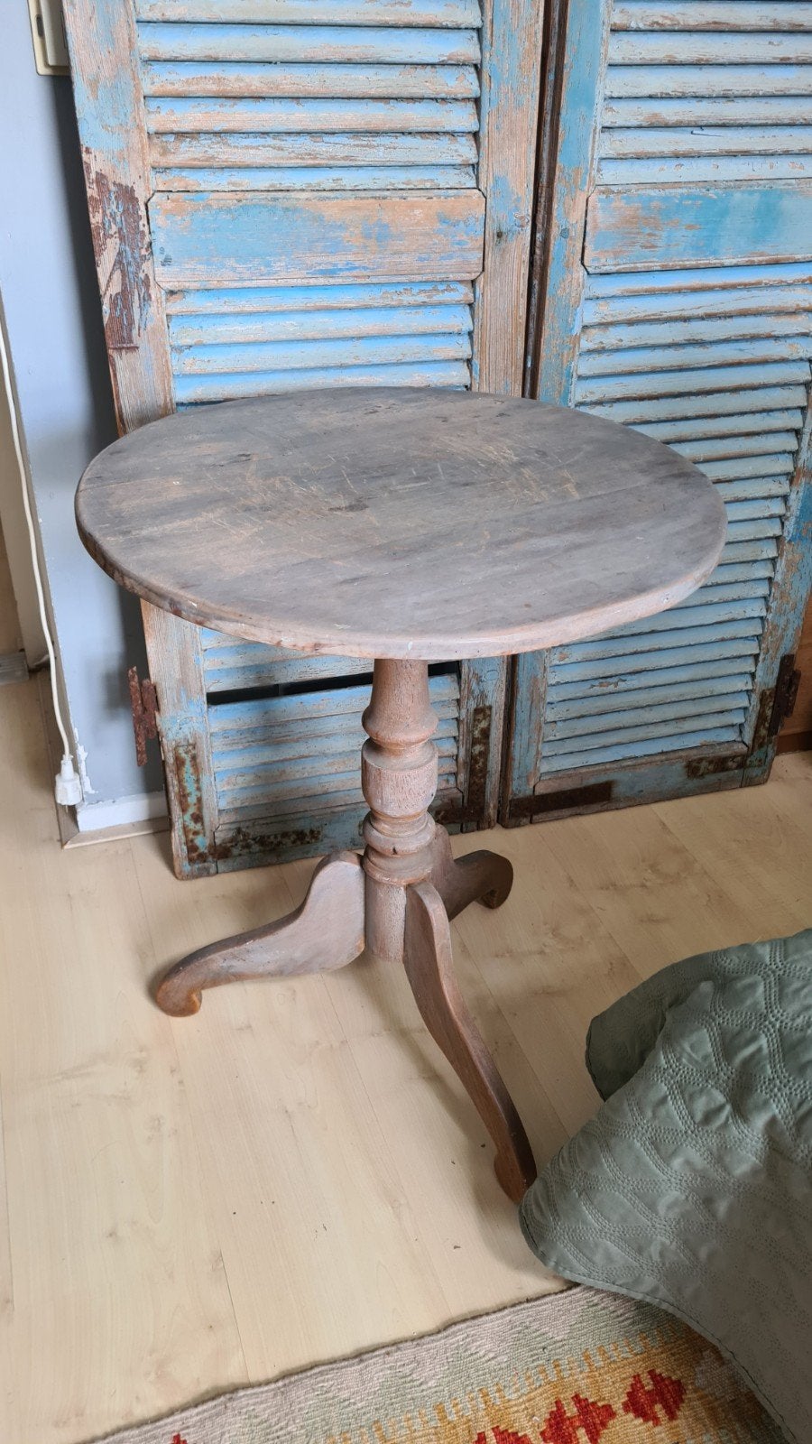 Oud houten wijntafeltje met 3 poten, Antiek en Kunst, Antiek | Meubels | Tafels, Ophalen