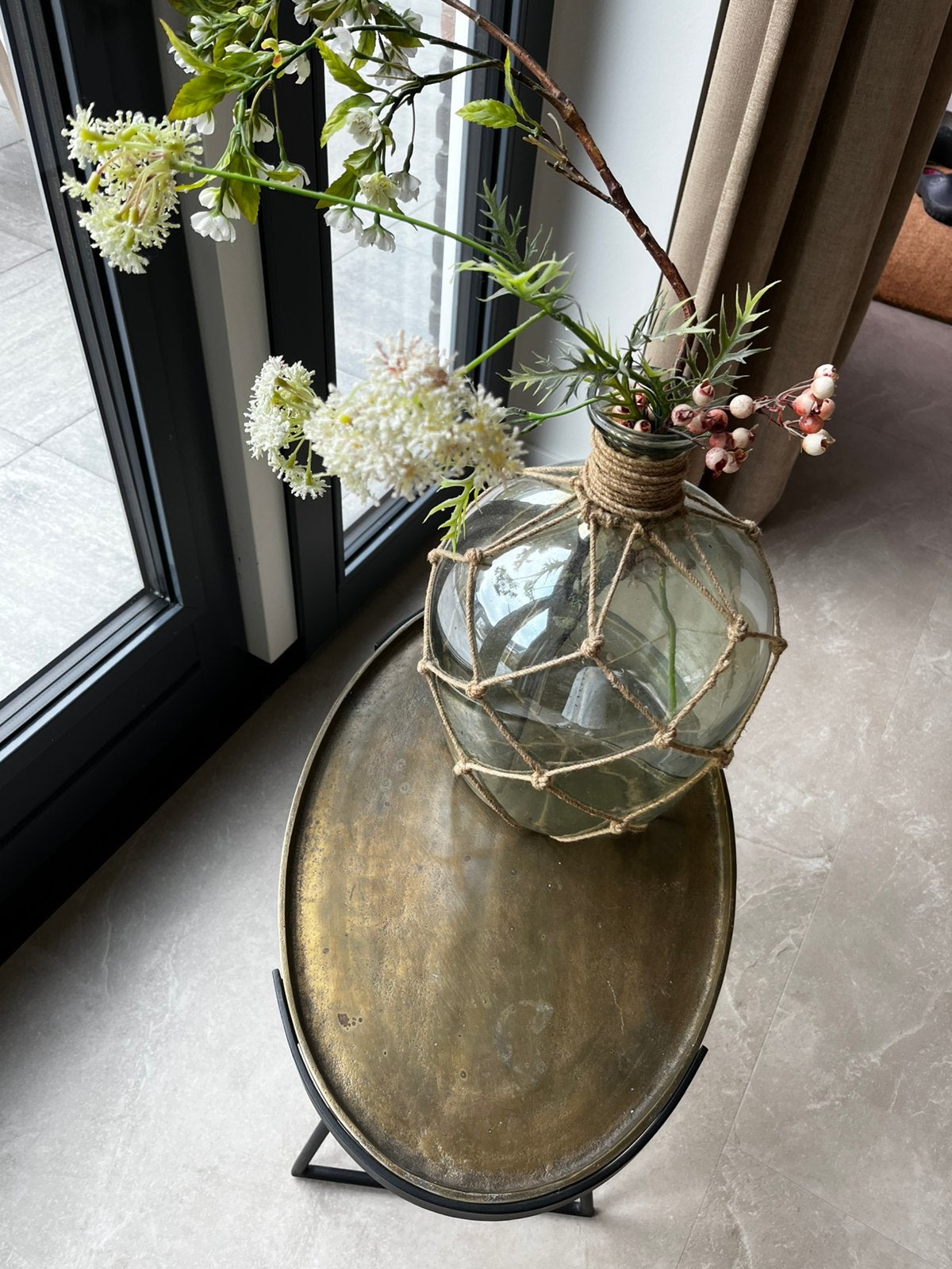Vaas met kunstbloemen, Huis en Inrichting, Woonaccessoires | Zuilen en Pilaren, Ophalen, Zo goed als nieuw