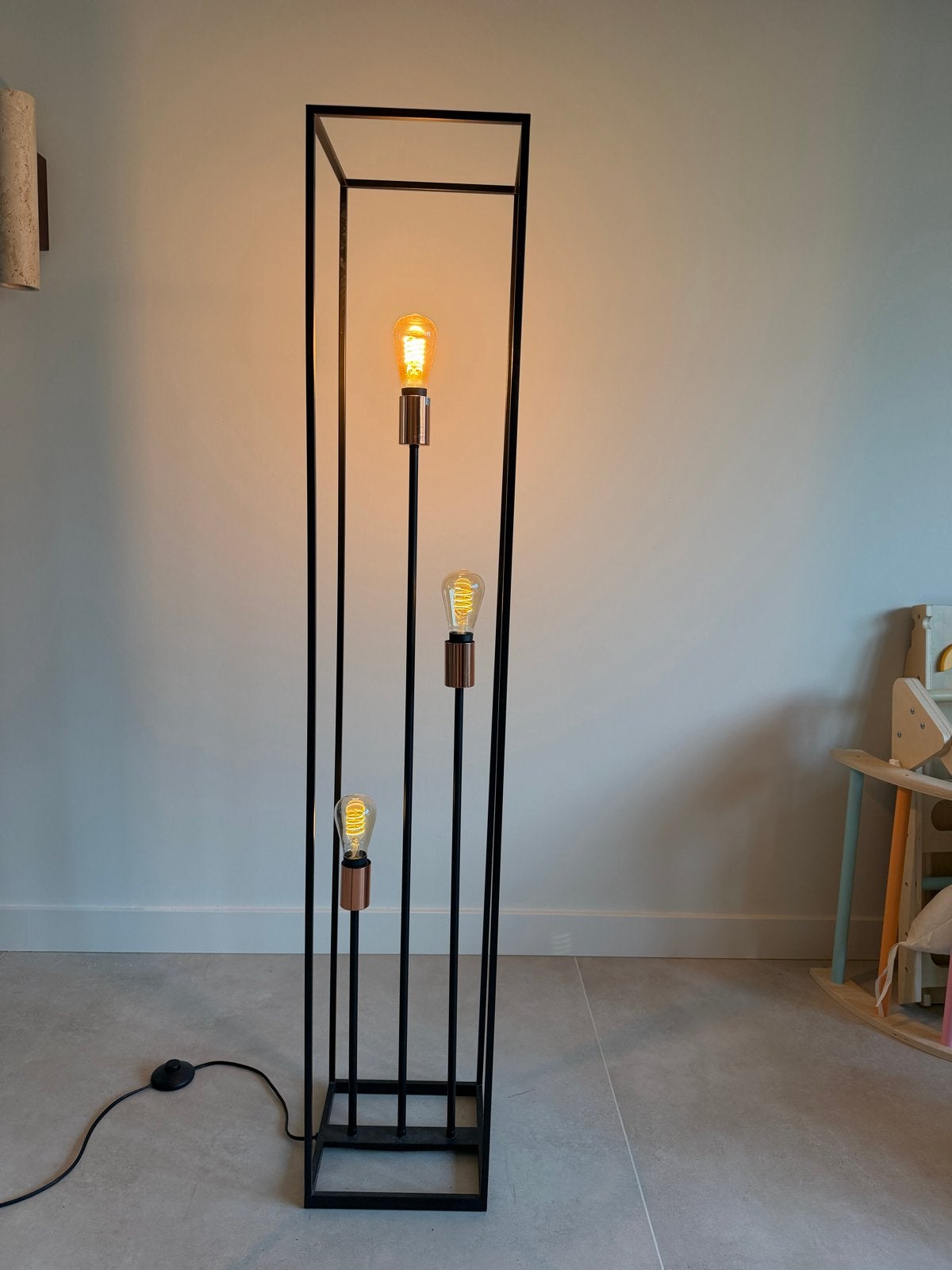 Industriële Vloerlamp - Zwart Metaal met Koperdetails, Ophalen, Zo goed als nieuw, Metaal