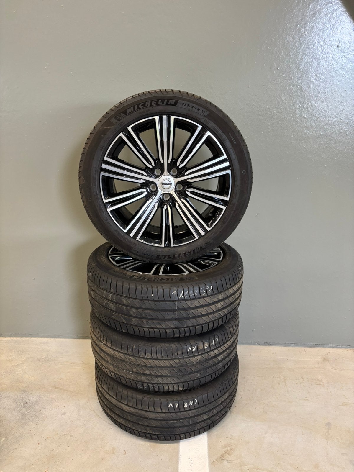 18 inch originele Volvo V60 velgen met zomerbanden!, Auto-onderdelen, Banden en Velgen, Ophalen, 18 inch, Velg(en), 235 mm