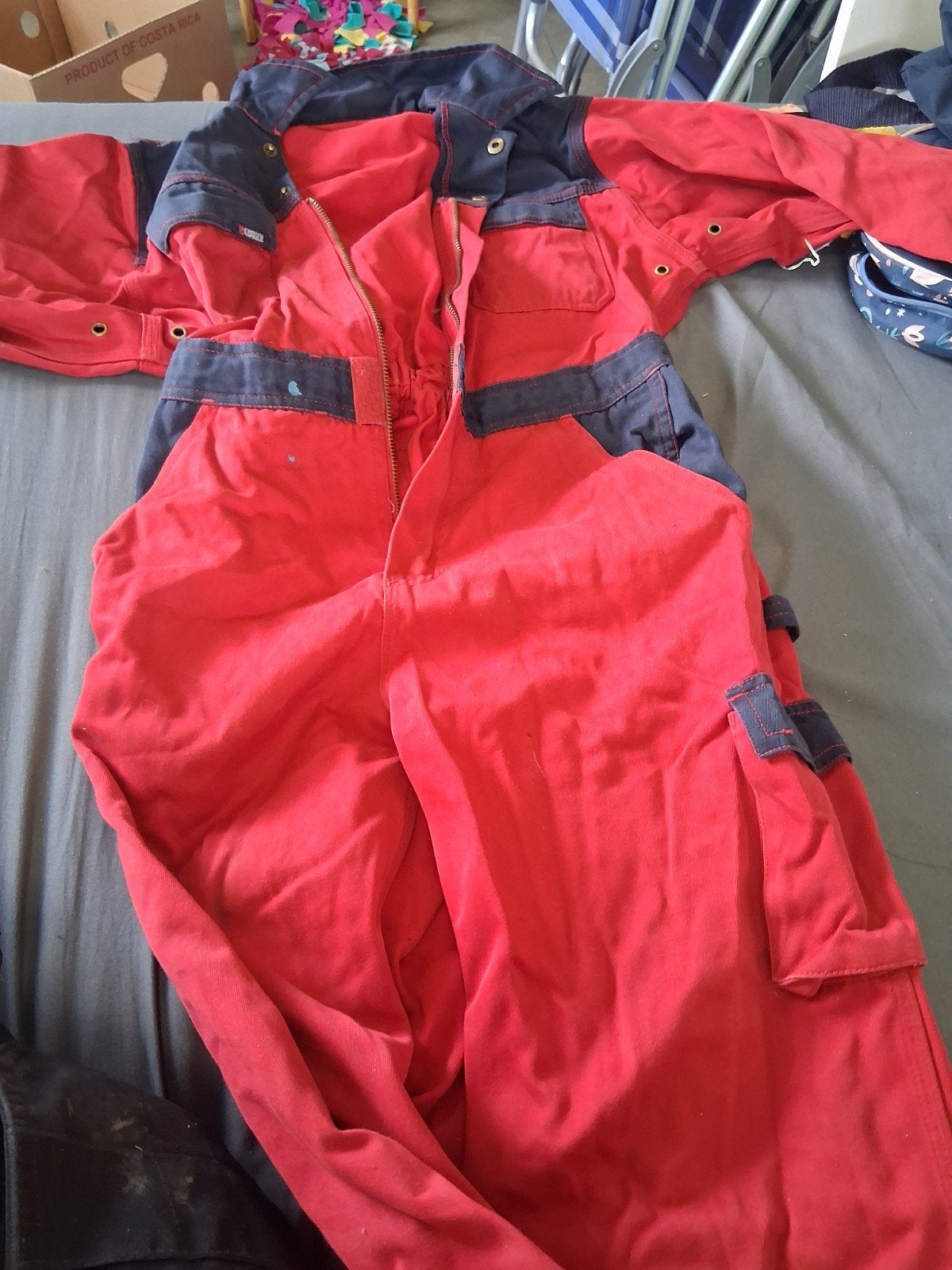 Rode overall met blauwe accenten, Maat 42/44 (L), Ophalen of Verzenden, Overige thema's, Kleding