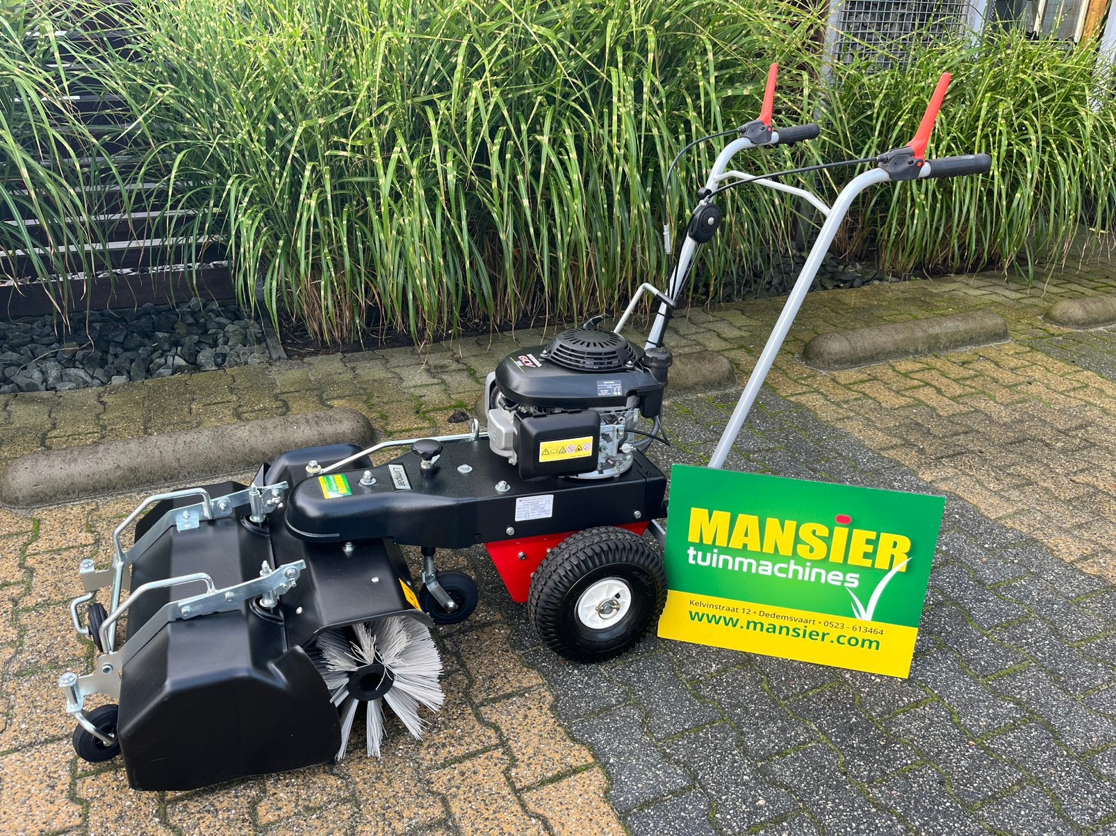 Veegmachine Limpar 72 met opvang. Gebruikt, Ophalen, Limpar, Info@mansier.com, Dedemsvaart