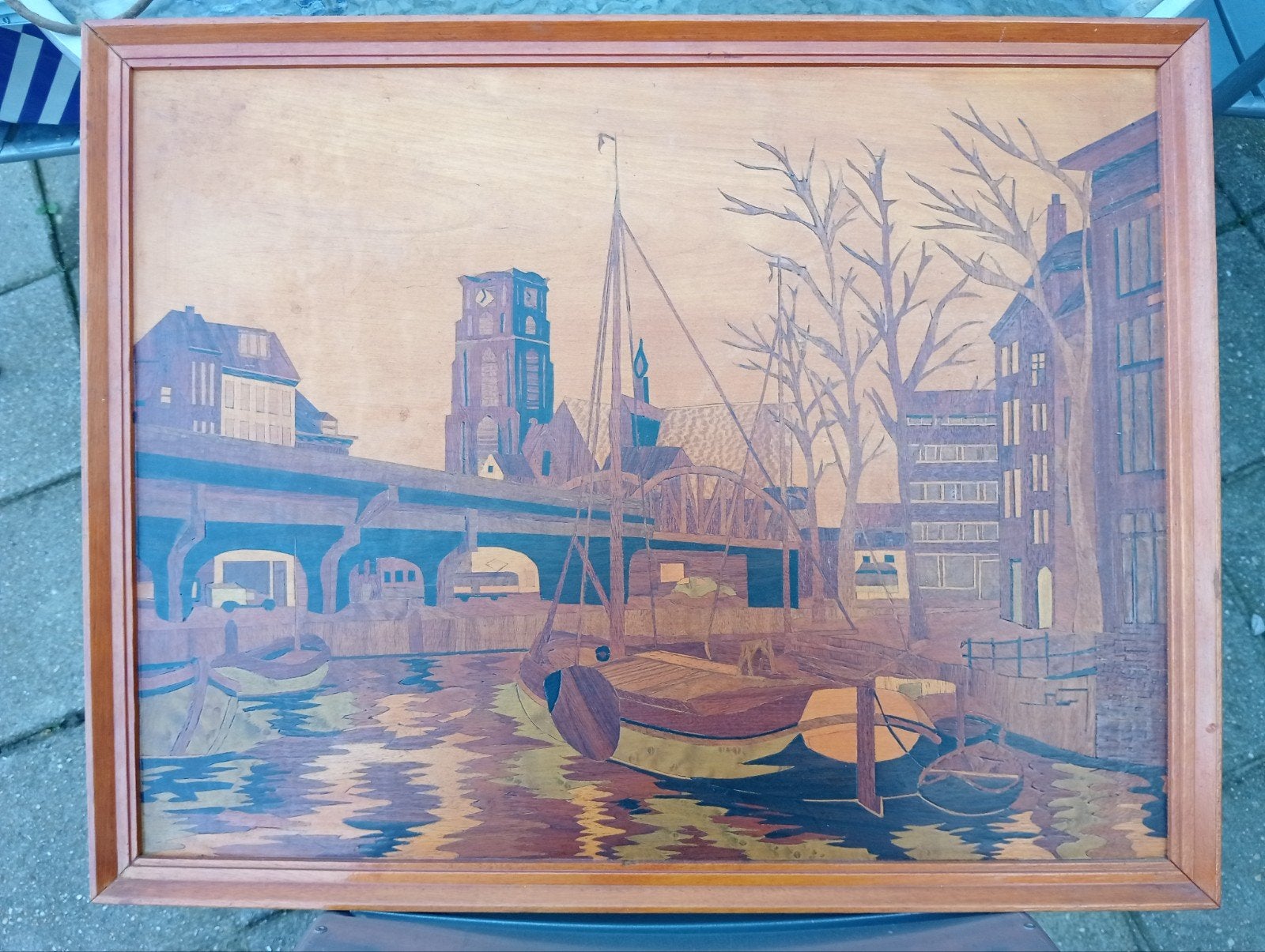 Marqueterie schilderij: Stadsgezicht met boten en brug, Ophalen of Verzenden, Klassiek, Stads- / dorpsgezicht, Handgeschilderd