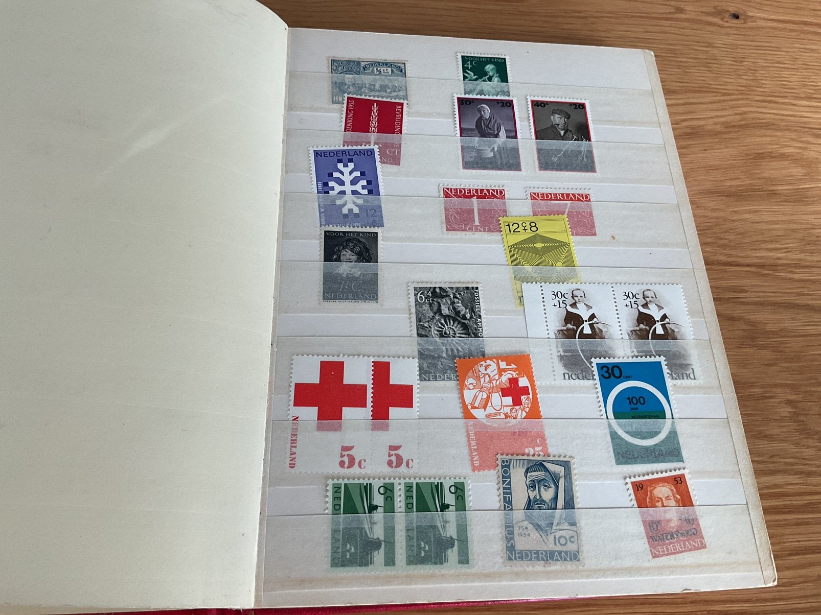 Stockboekje Nederland en wat Luxemburg, Postzegels en Munten, Postzegels | Volle albums en Verzamelingen, Ophalen of Verzenden