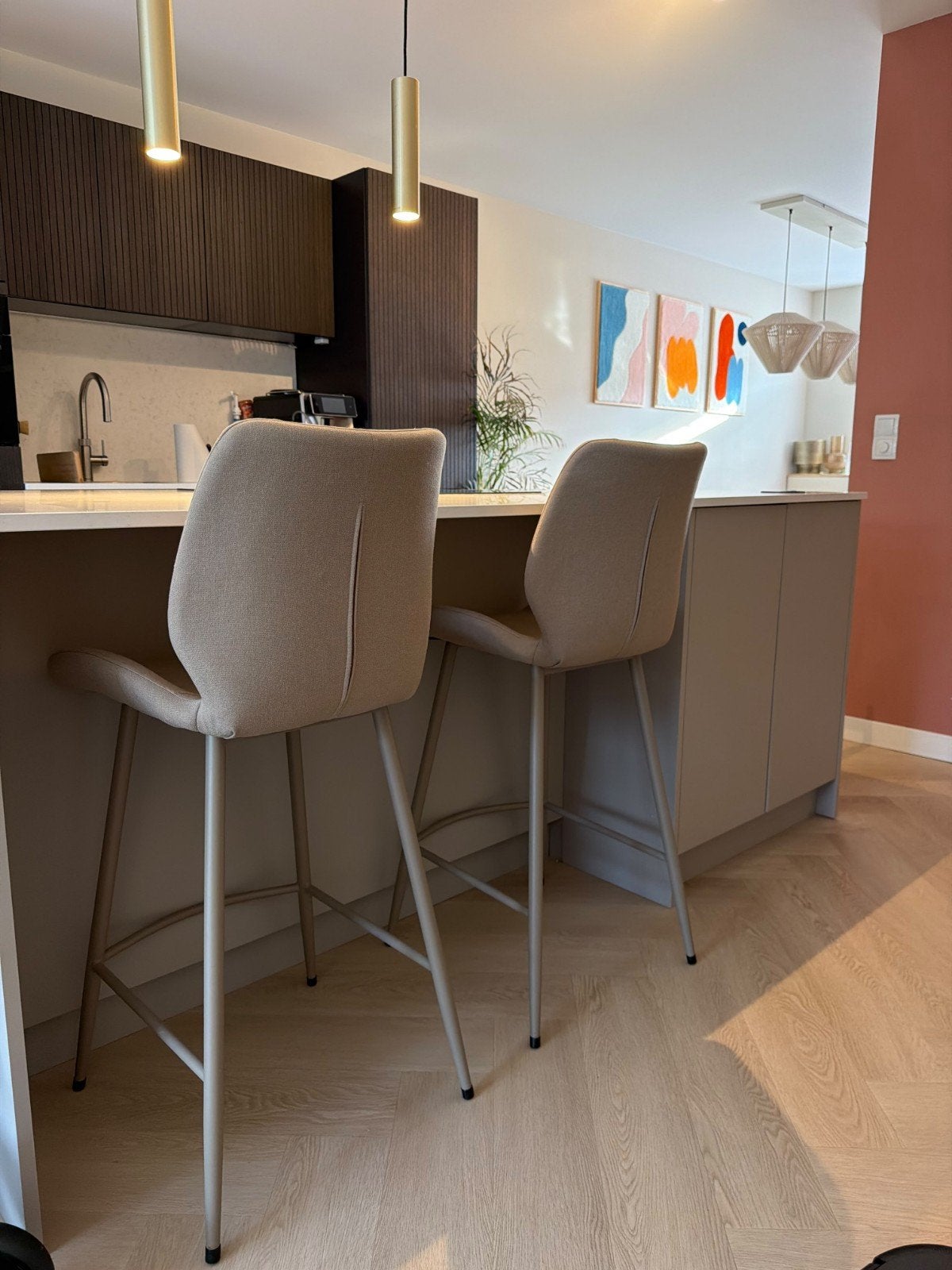 Twee mooie barkrukken taupe/beige Jena Bronx71, Huis en Inrichting, 2 krukken, Ophalen, Met voetsteun, 60 tot 90 cm
